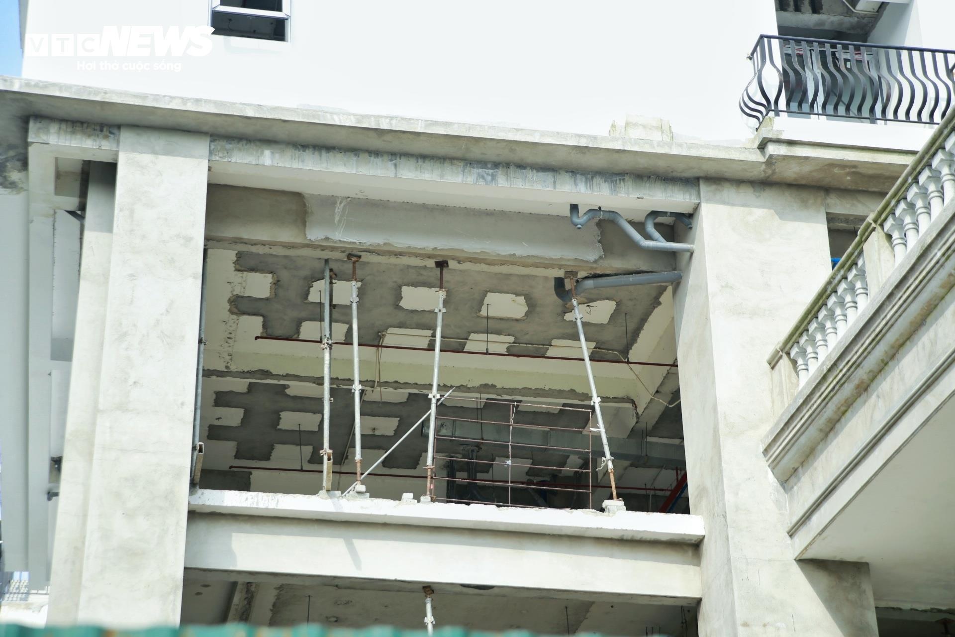 Nha khach Thanh uy Hue anh 12