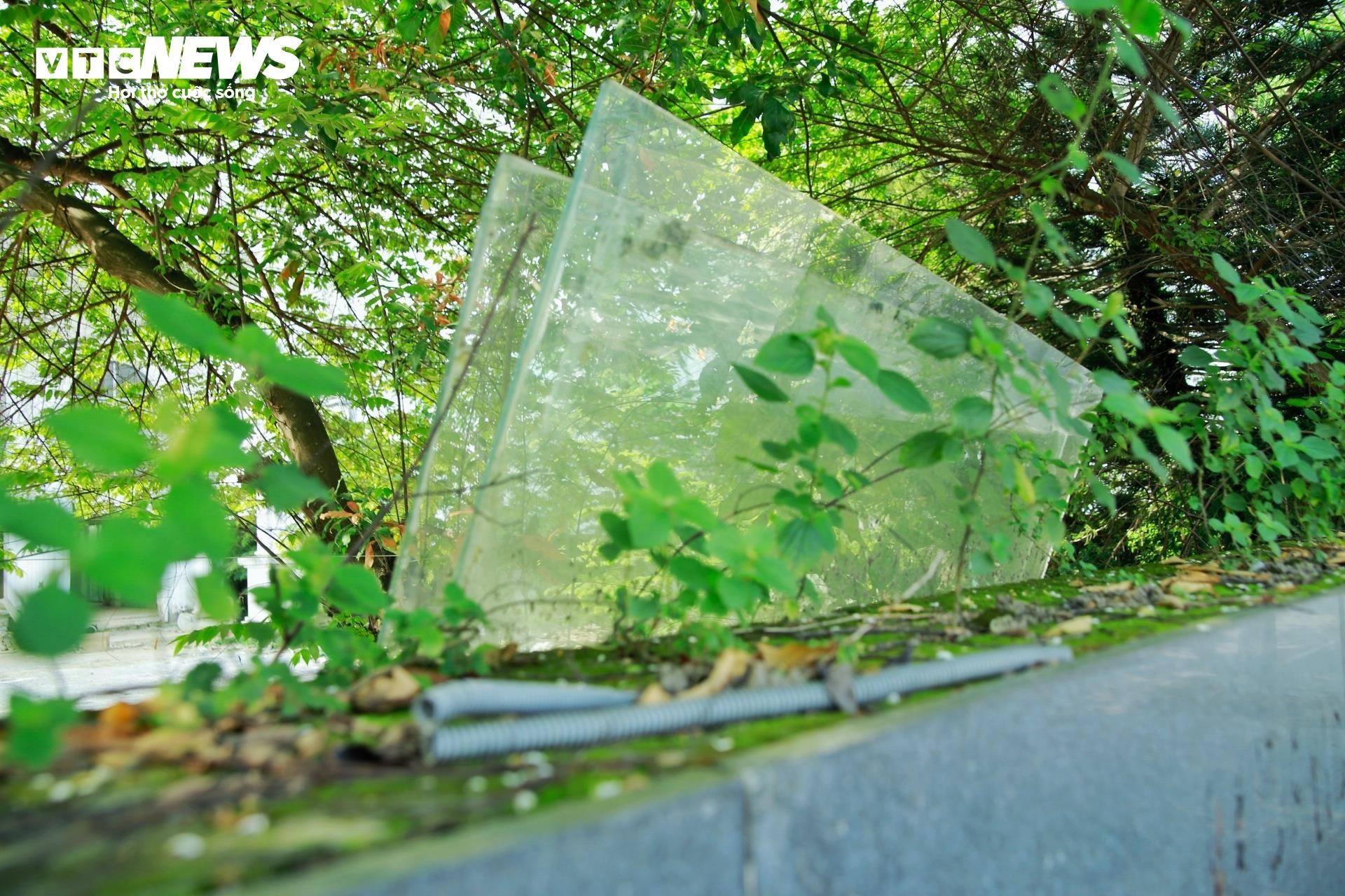 Nha khach Thanh uy Hue anh 9