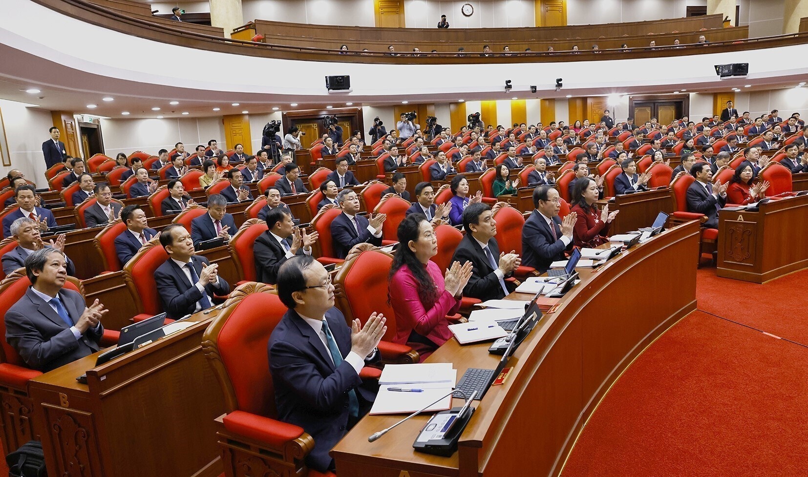 Hoi nghi Trung uong anh 10