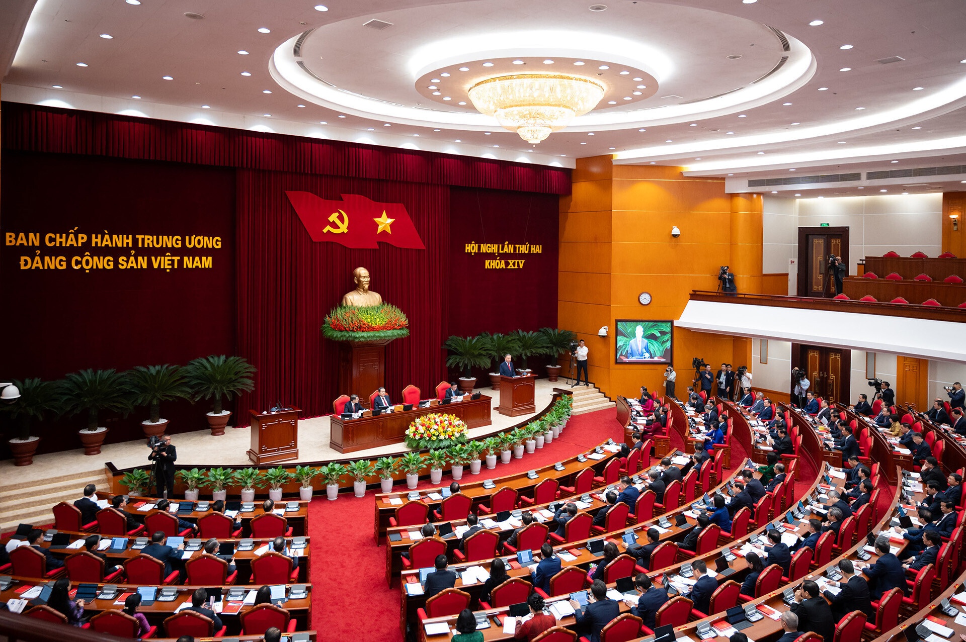 Hoi nghi Trung uong anh 12