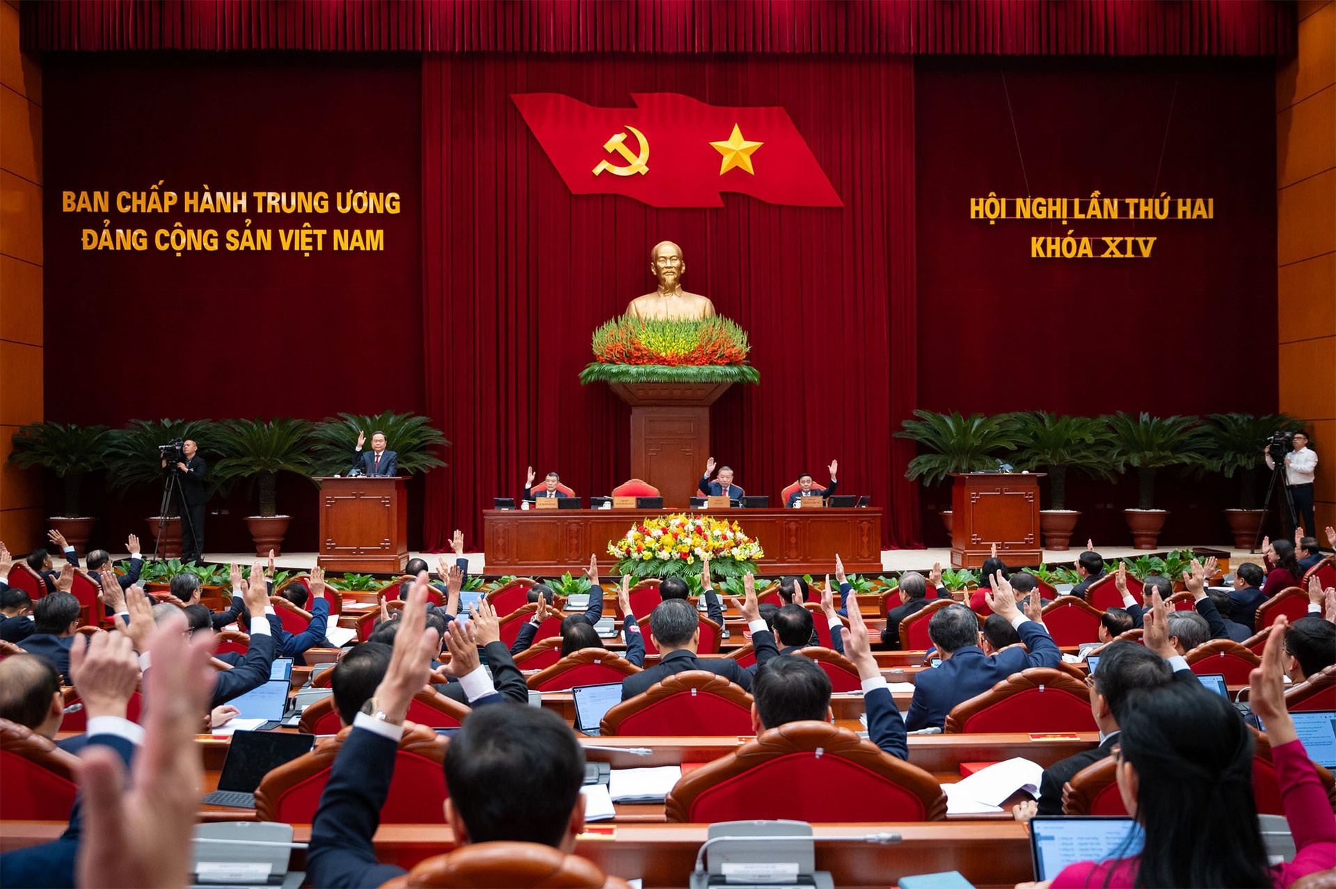 Hoi nghi Trung uong anh 4