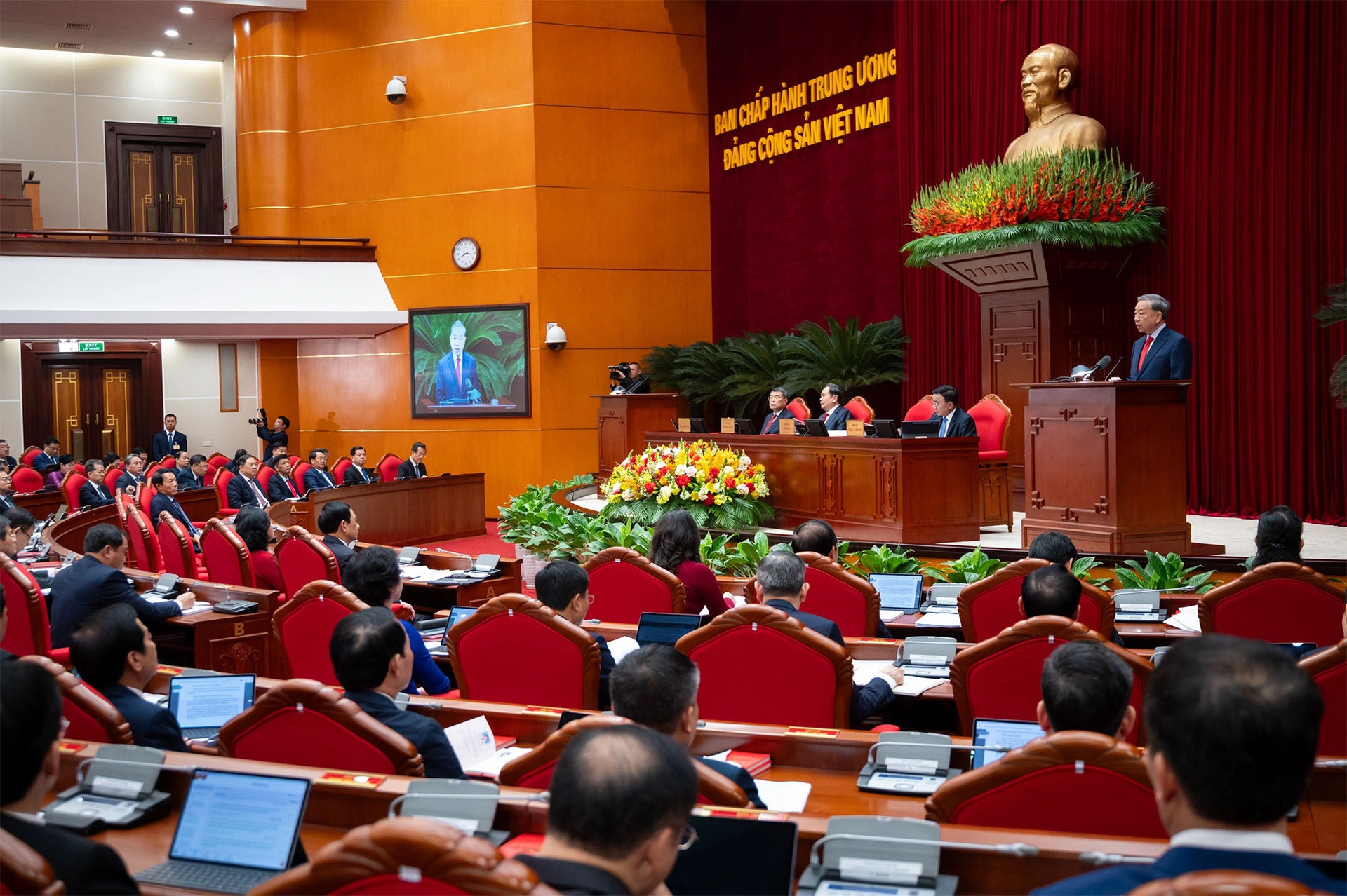 Hoi nghi Trung uong anh 8