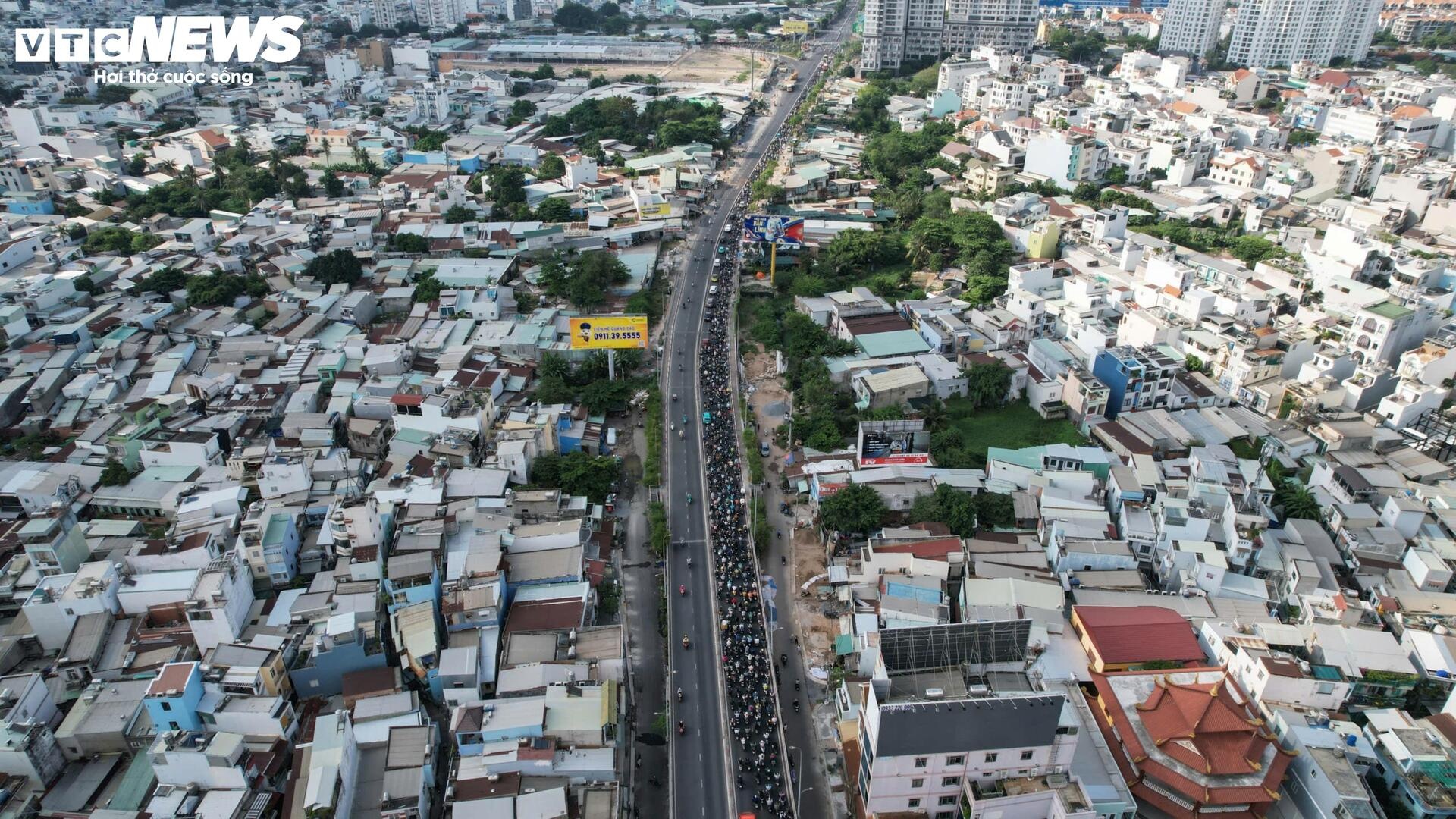 Tam thep 10 tan anh 1