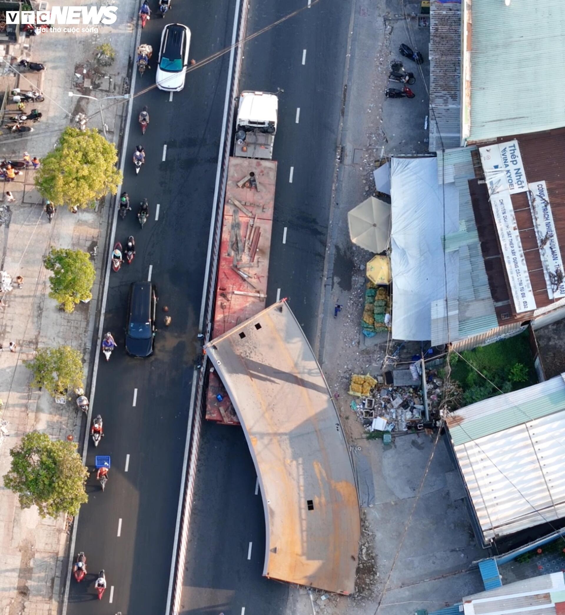 Tam thep 10 tan anh 4