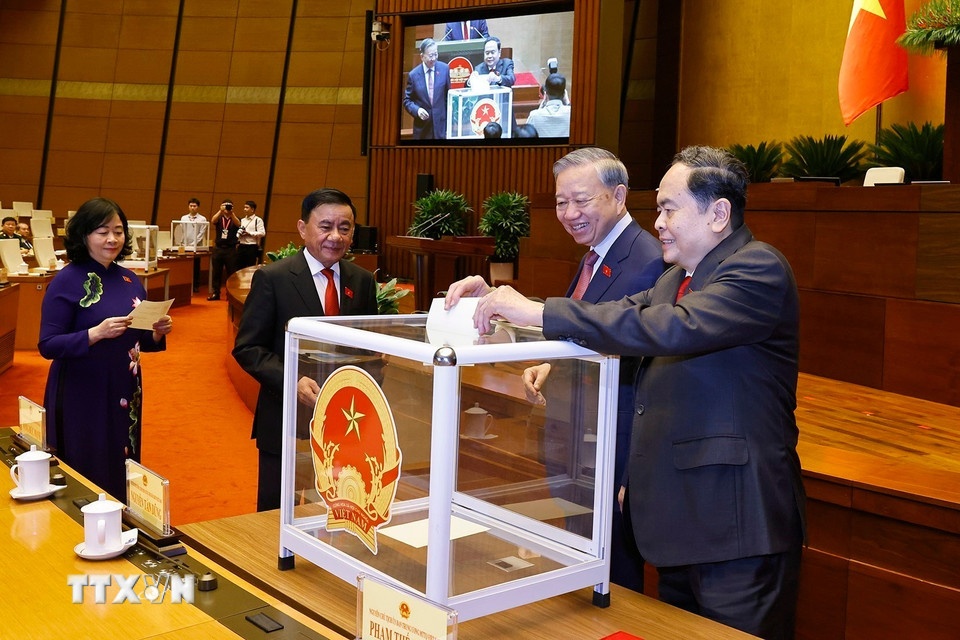 Chu tich Quoc hoi anh 2