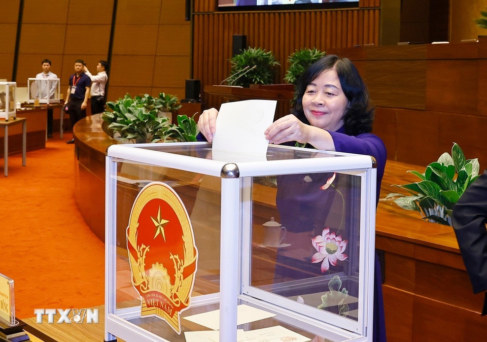 Chu tich Quoc hoi anh 3