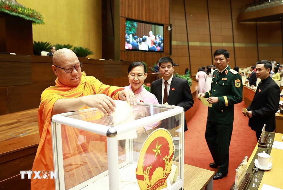 Chu tich Quoc hoi anh 6