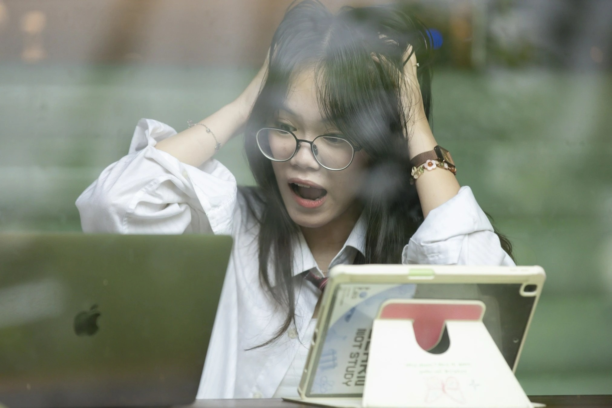 Vu khi de khong bi AI chi phoi hinh anh