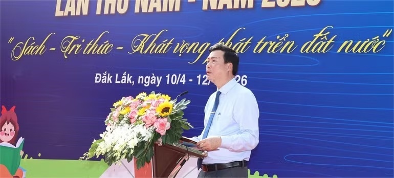 Khai mac Ngay hoi Sach va Van hoa doc tinh Dak Lak hinh anh