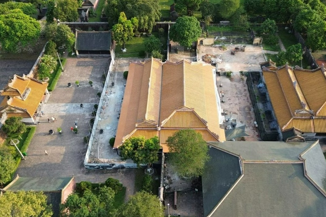 Tranh luan trung tu nha hat co trong lang tam o Hue hinh anh