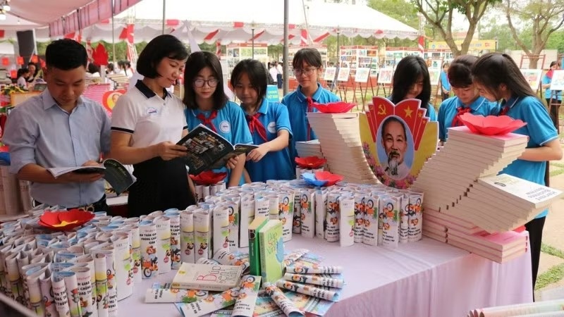 Ngay hoi 'Sach-Tri thuc-Khat vong phat trien dat nuoc' tai Bac Ninh hinh anh