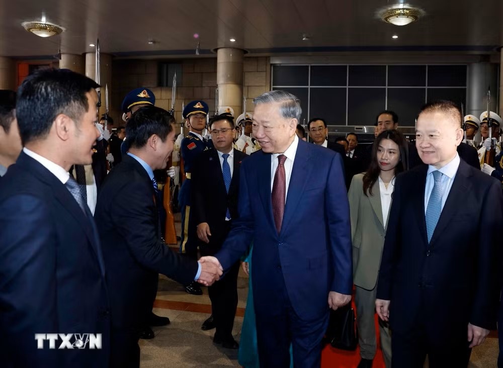 Tong Bi thu, Chu tich nuoc va Phu nhan tham thanh pho Nam Ninh hinh anh