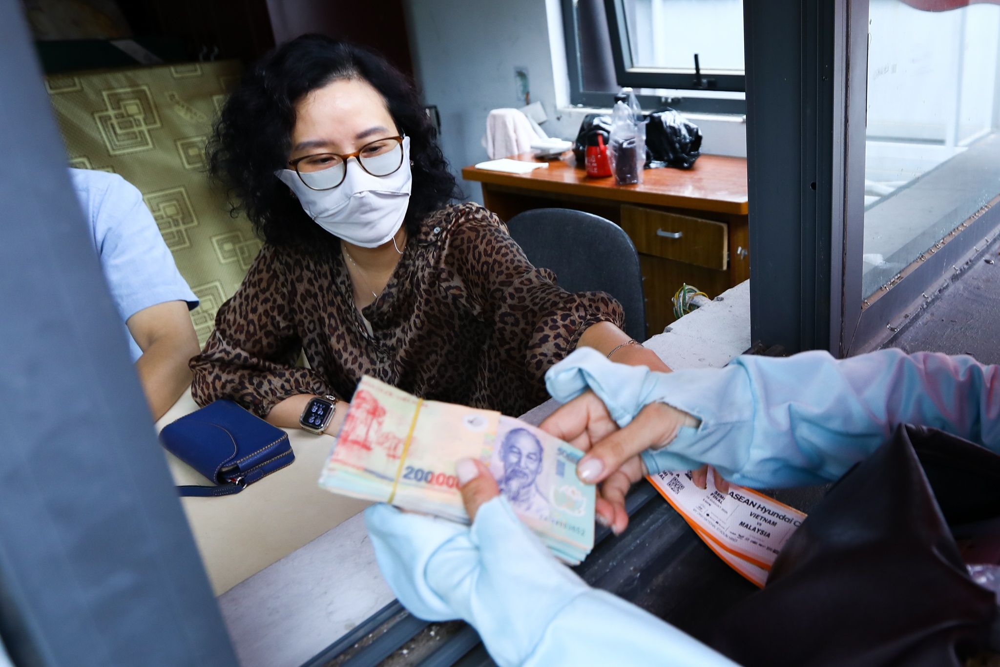 Mua v&eacute; tuyển Việt Nam ảnh 9