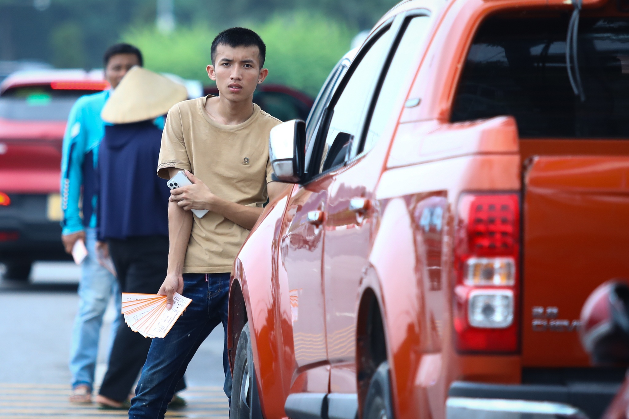 Mua v&eacute; tuyển Việt Nam ảnh 5