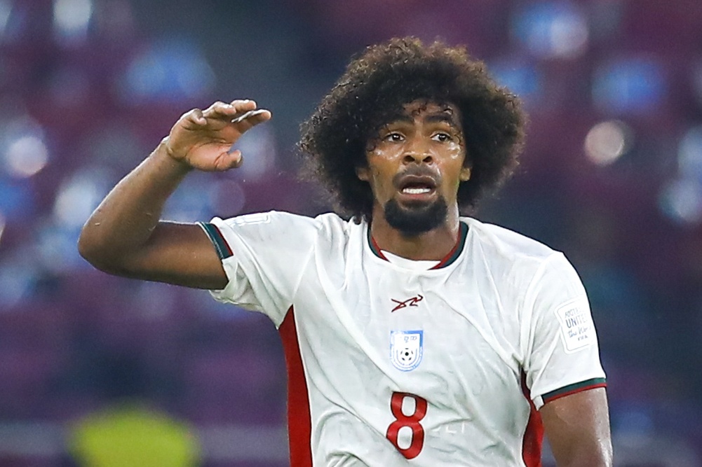 Cầu thủ đắt giá nhất FIFA ASEAN Cup bỏ đồng đội, vào đường hầm trước