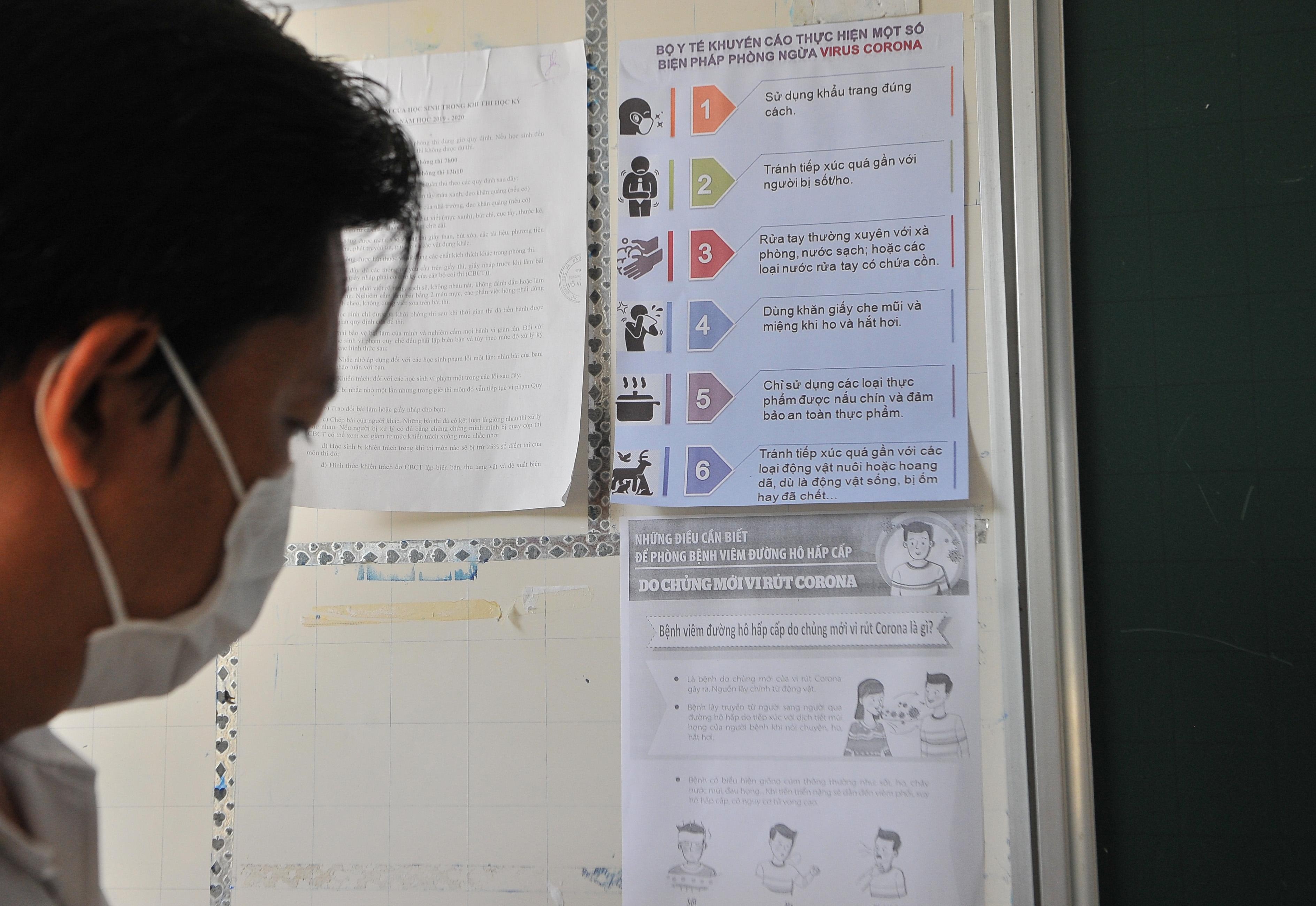 Truong ban tru o Kien Giang phun hoa chat phong corona,  Kien Giang phong chong corona anh 9