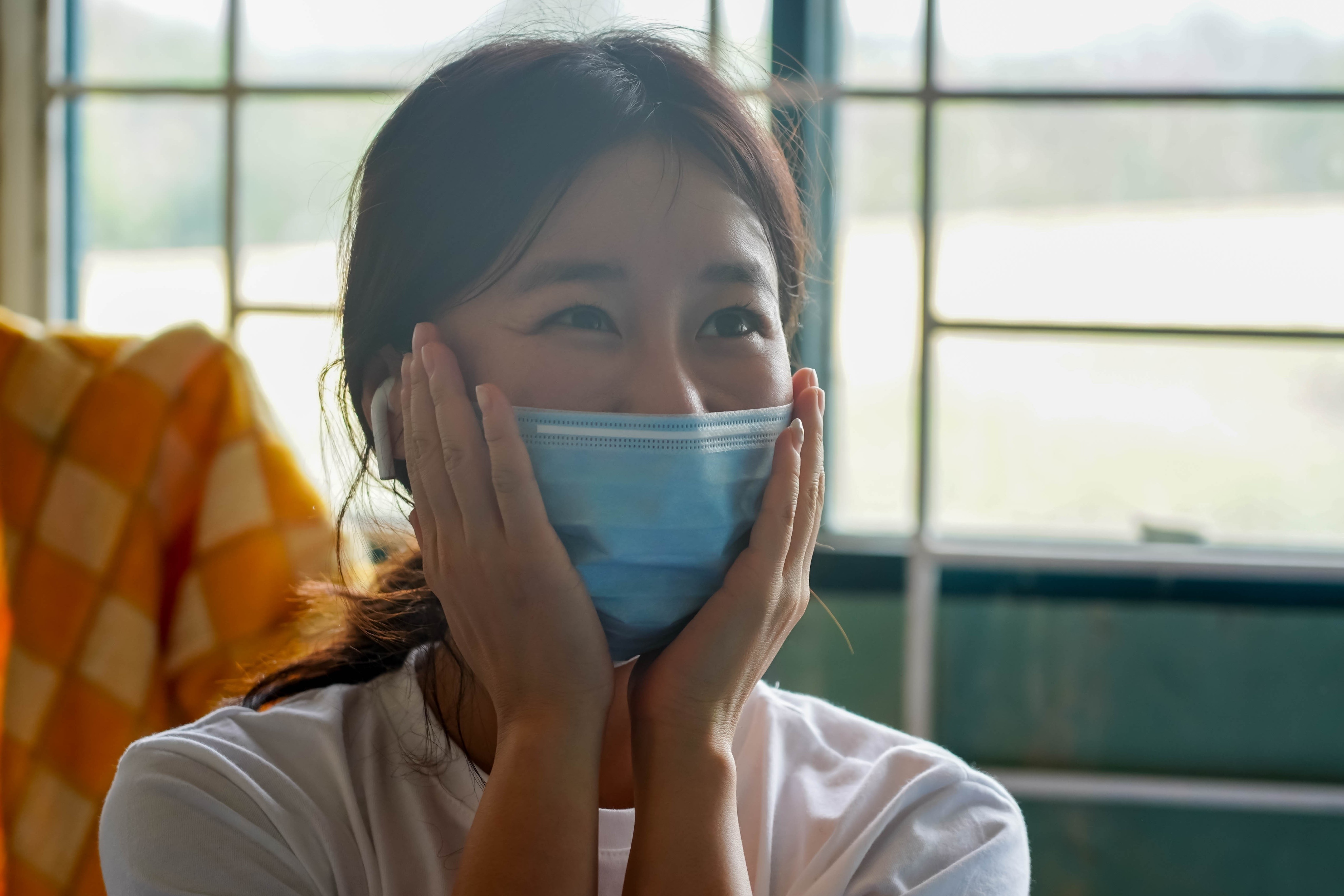 Co gai Han Quoc trong khu cach ly tai TP.HCM hinh anh