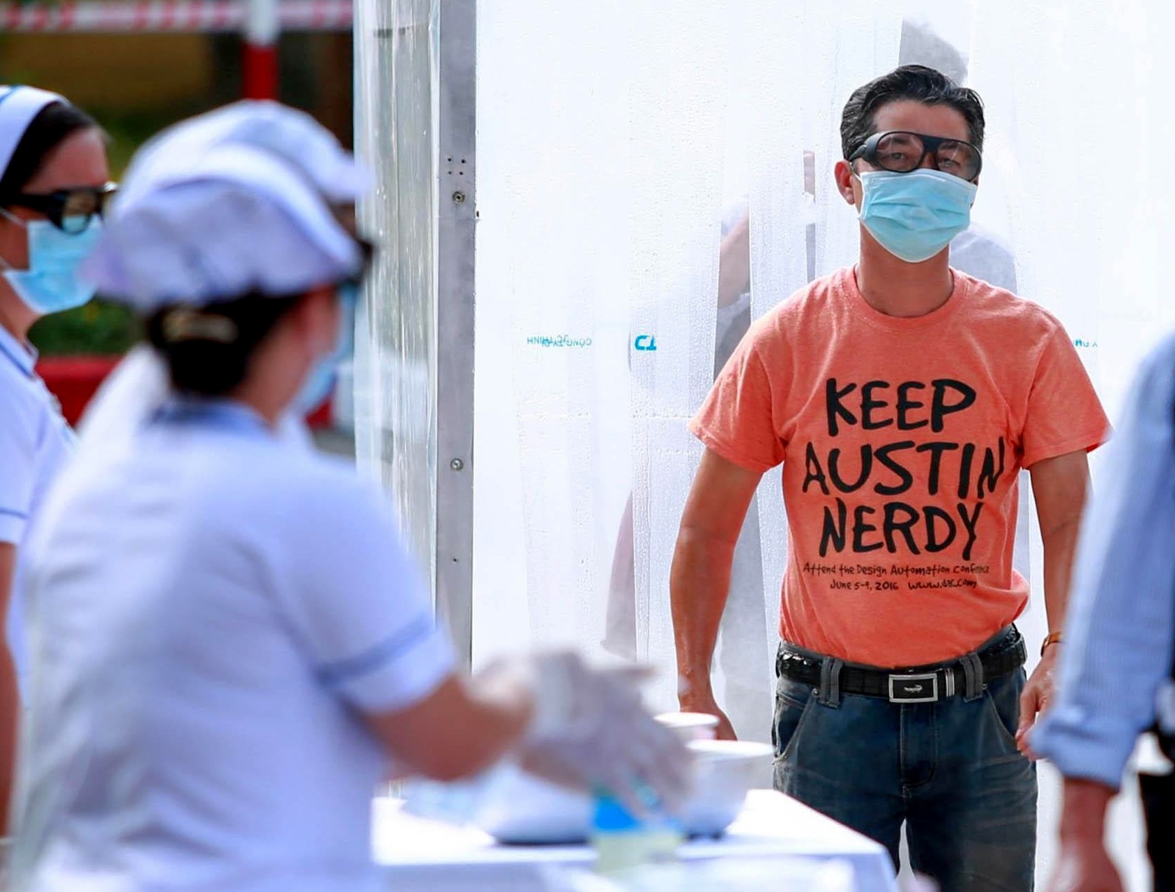 TP.HCM dien tap cach ly hang tram nguoi ve tu vung dich hinh anh