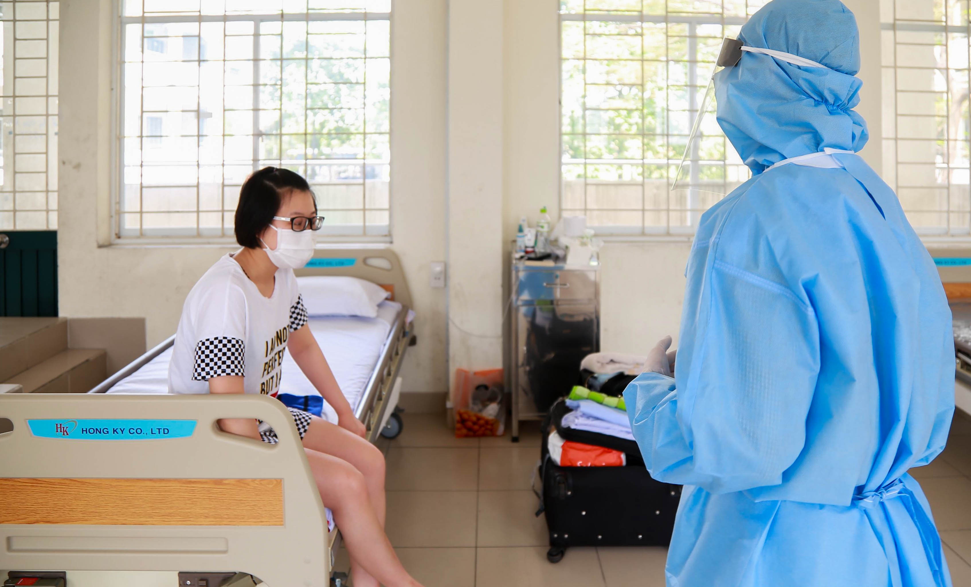 Co gai Viet Nam tro ve tu vung dich Italy tu nguyen xin duoc cach ly anh 3