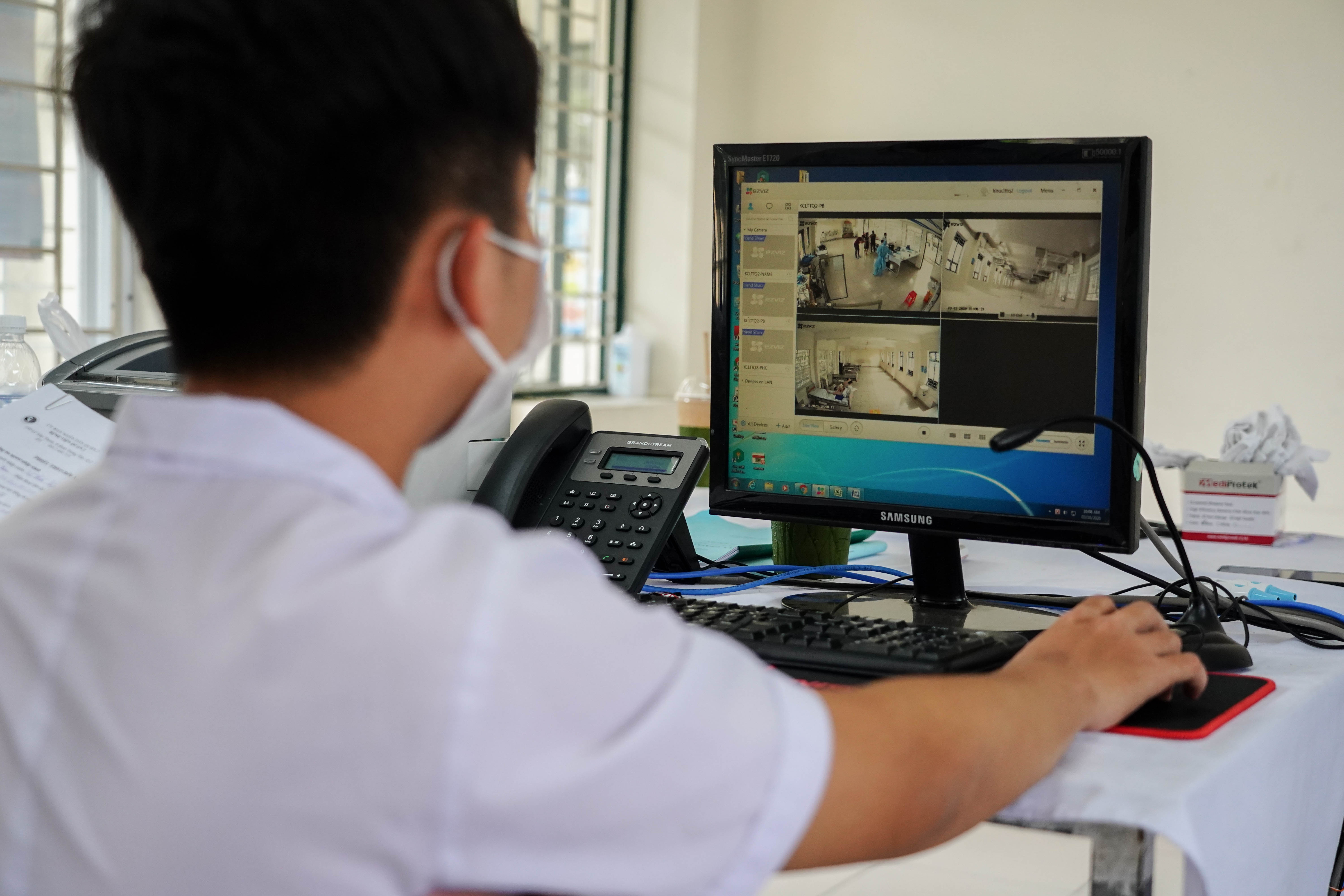 Co gai Viet Nam tro ve tu vung dich Italy tu nguyen xin duoc cach ly anh 7