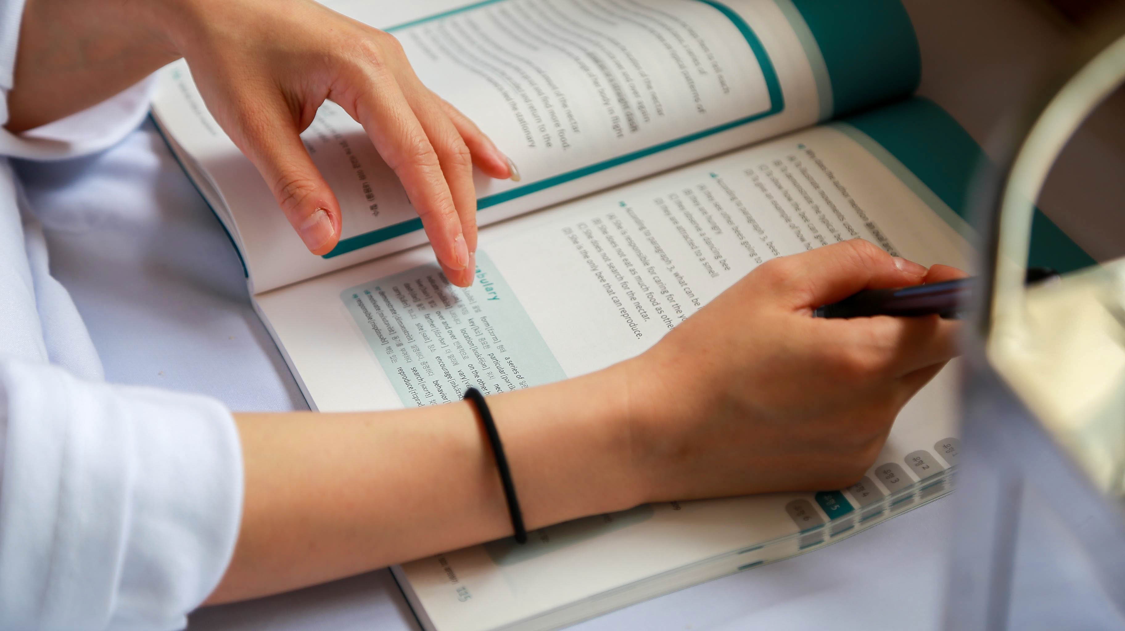 Co gai Viet Nam tro ve tu vung dich Italy tu nguyen xin duoc cach ly anh 6