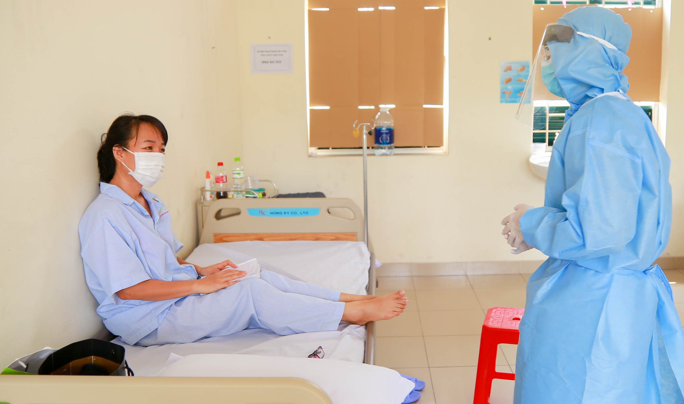 Co gai Viet Nam tro ve tu vung dich Italy tu nguyen xin duoc cach ly anh 4