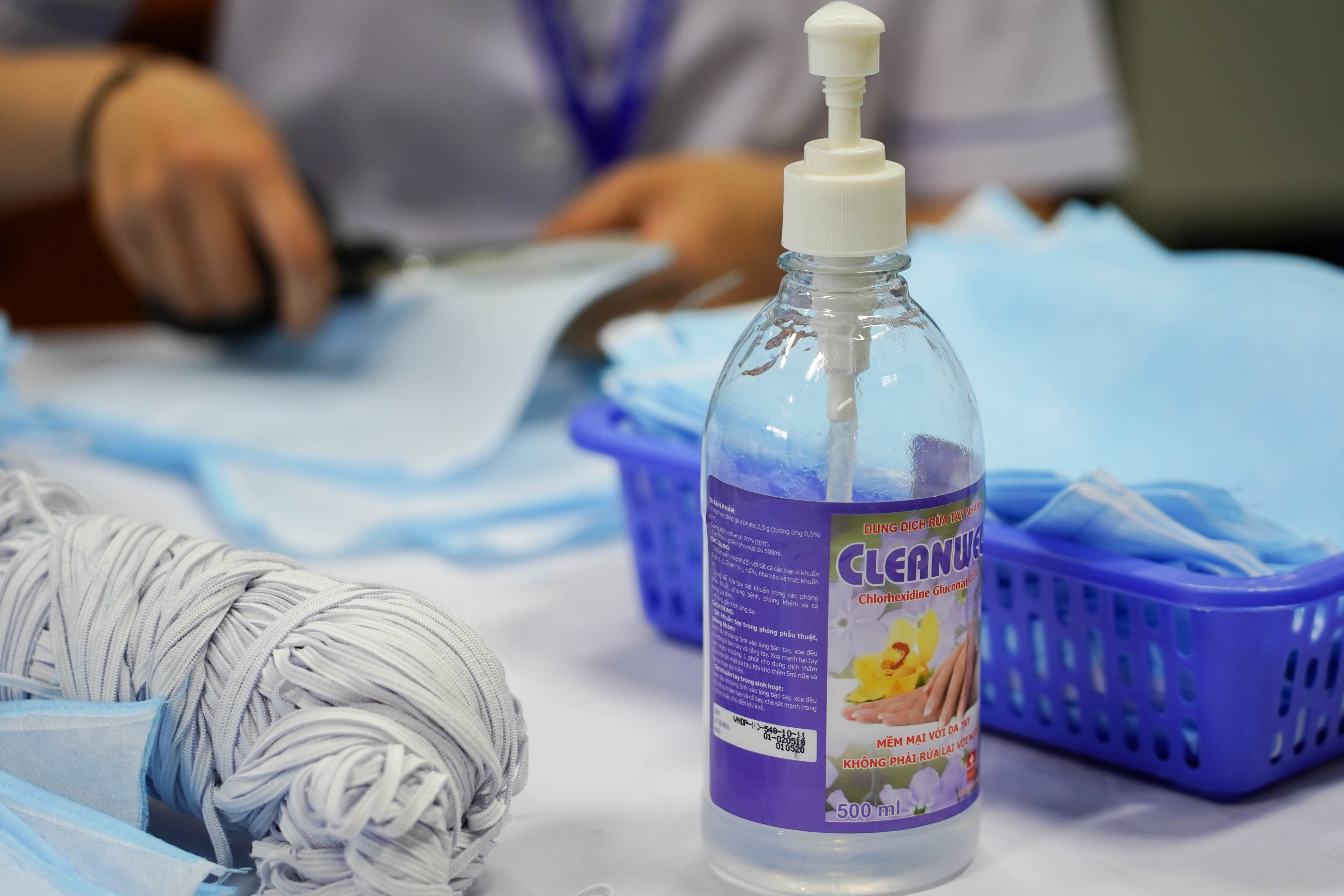 Thieu nguon cung nguyen lieu de may khau trang trong mua dich Covid-19 anh 9