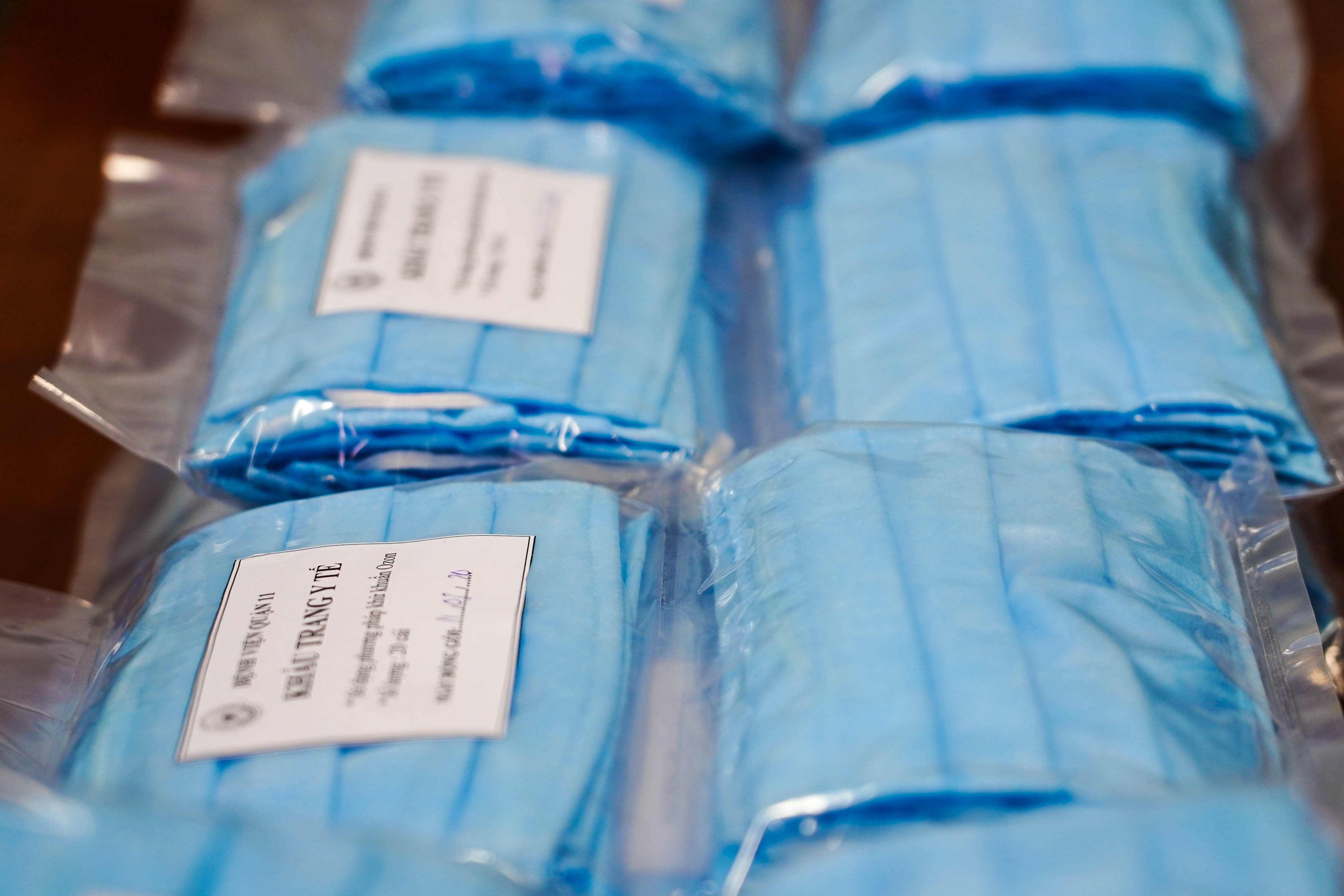 Thieu nguon cung nguyen lieu de may khau trang trong mua dich Covid-19 anh 10