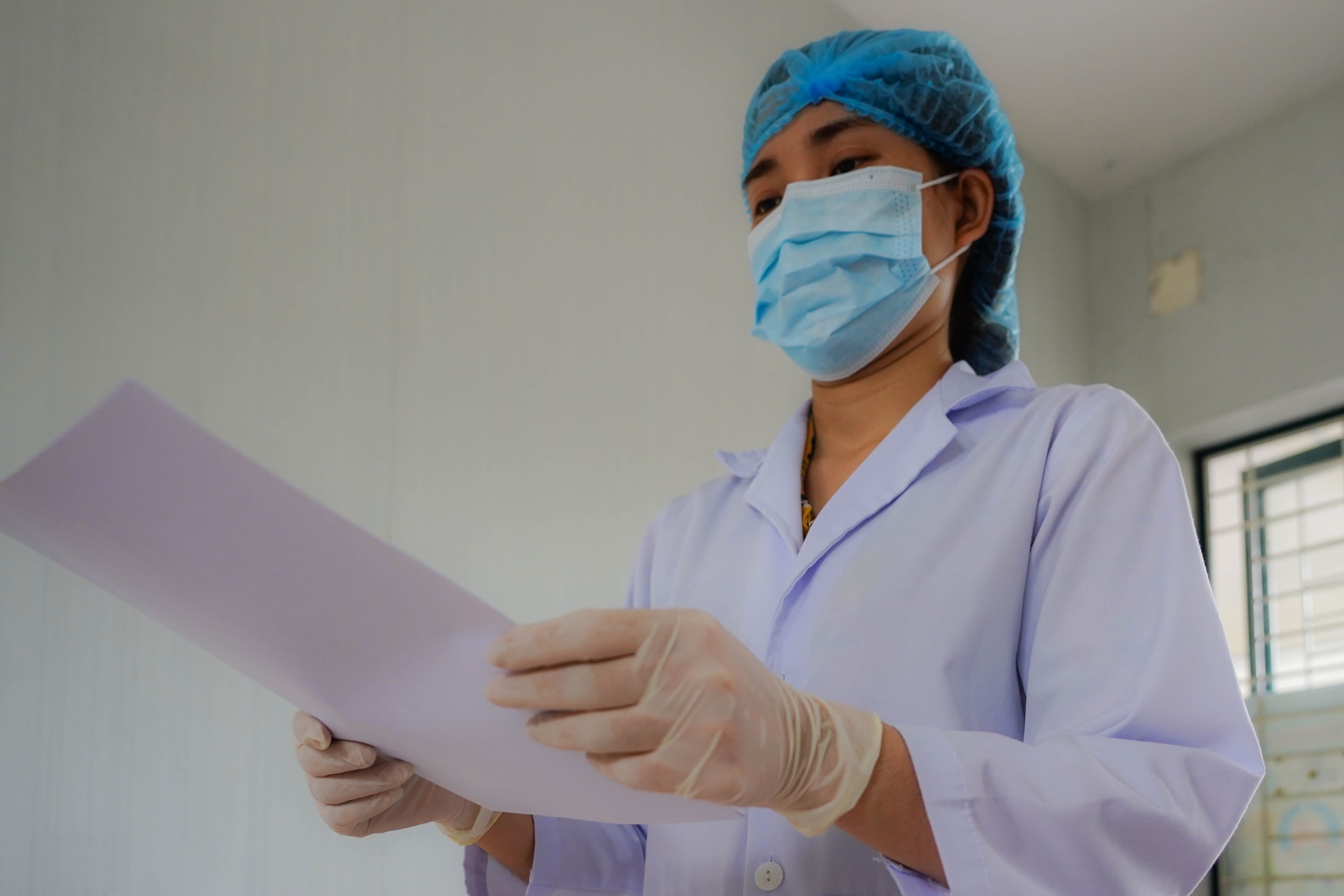 Hai me con sau 14 ngay cach ly duoc tro ve voi gia dinh anh 1