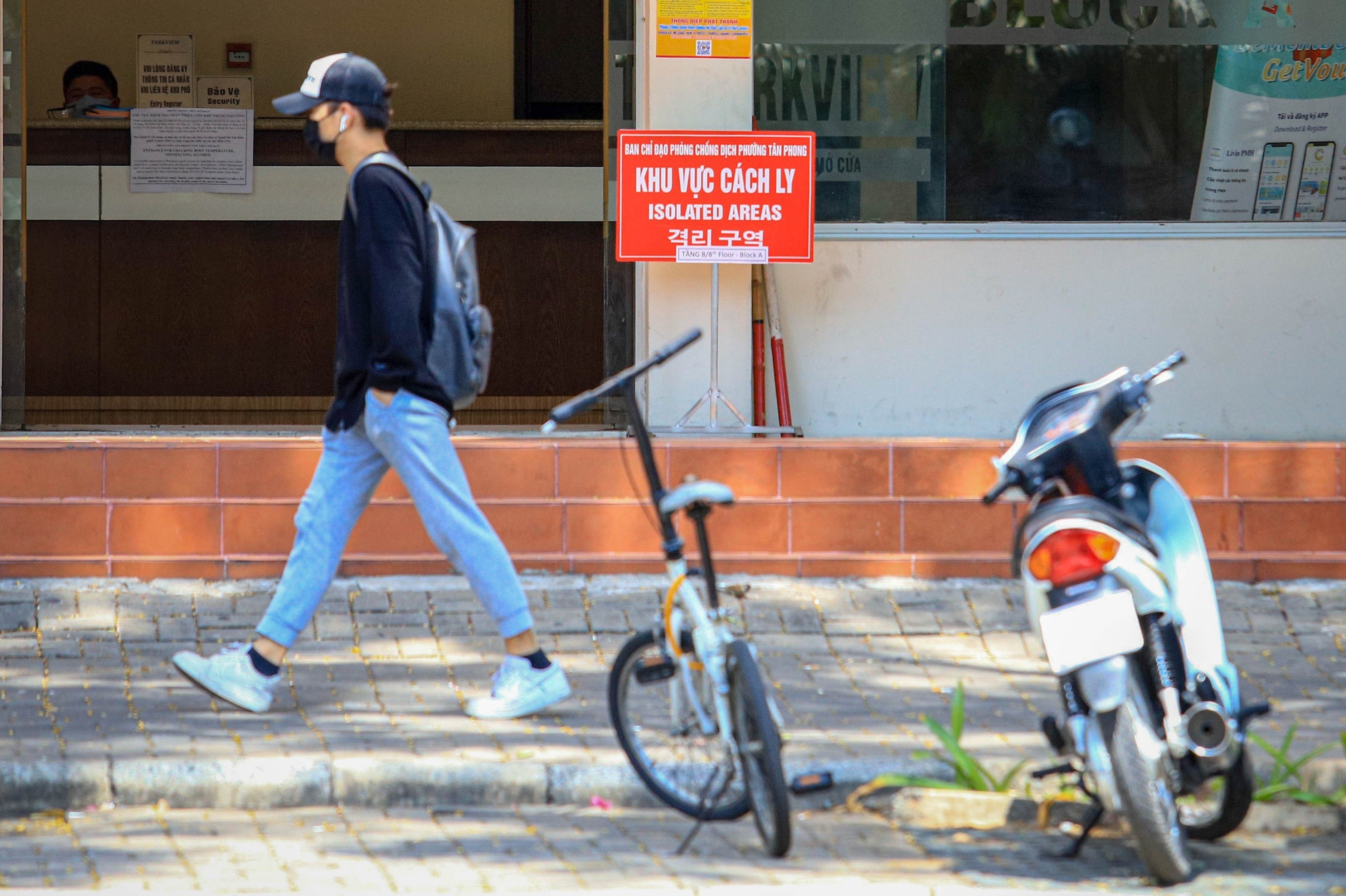 Chung cu o TP.HCM tro lai binh thuong sau 2 ngay phong toa hinh anh