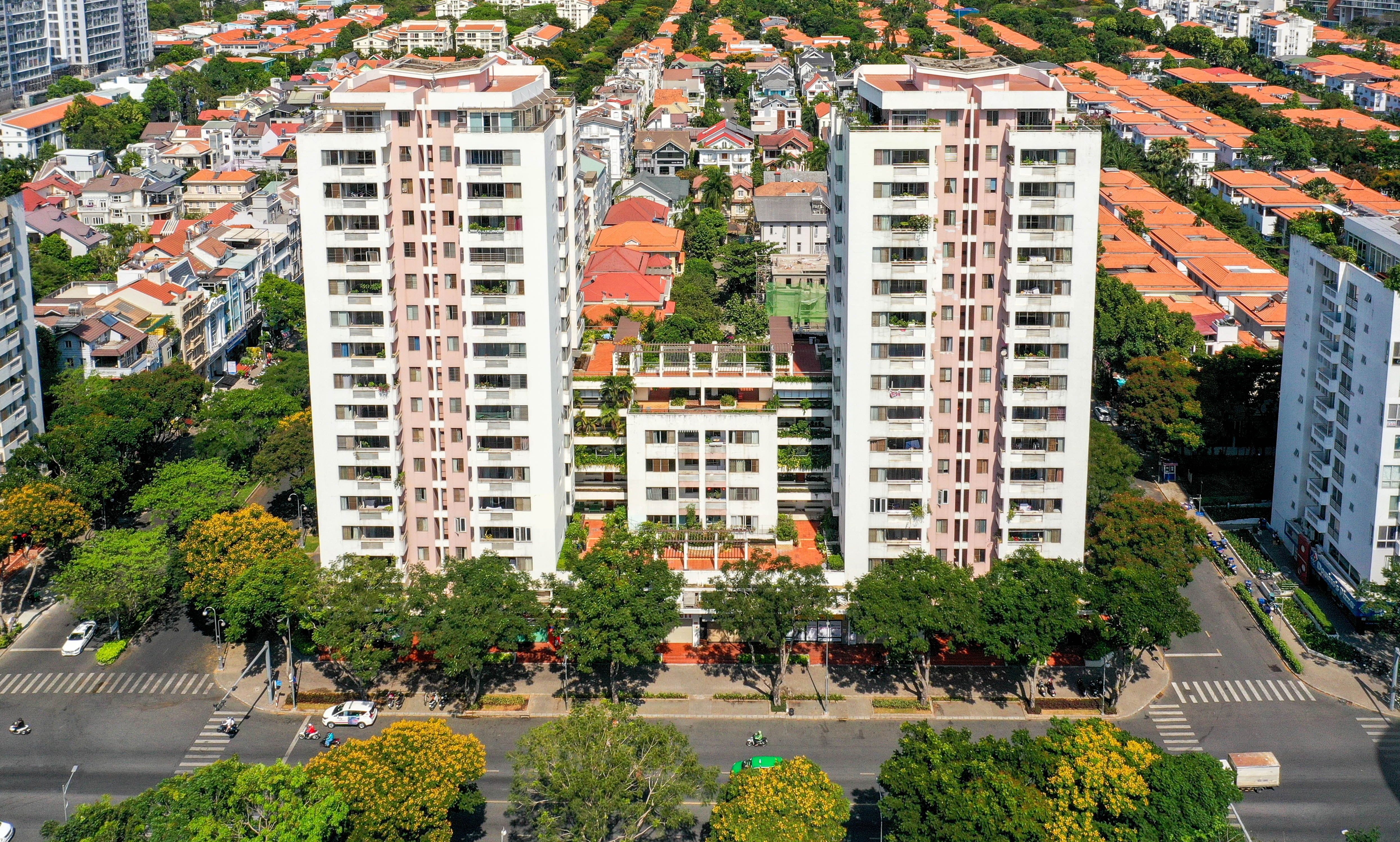 Chung cu Park View quan 7 tro lai binh thuong sau 2 ngay phong toa anh 1