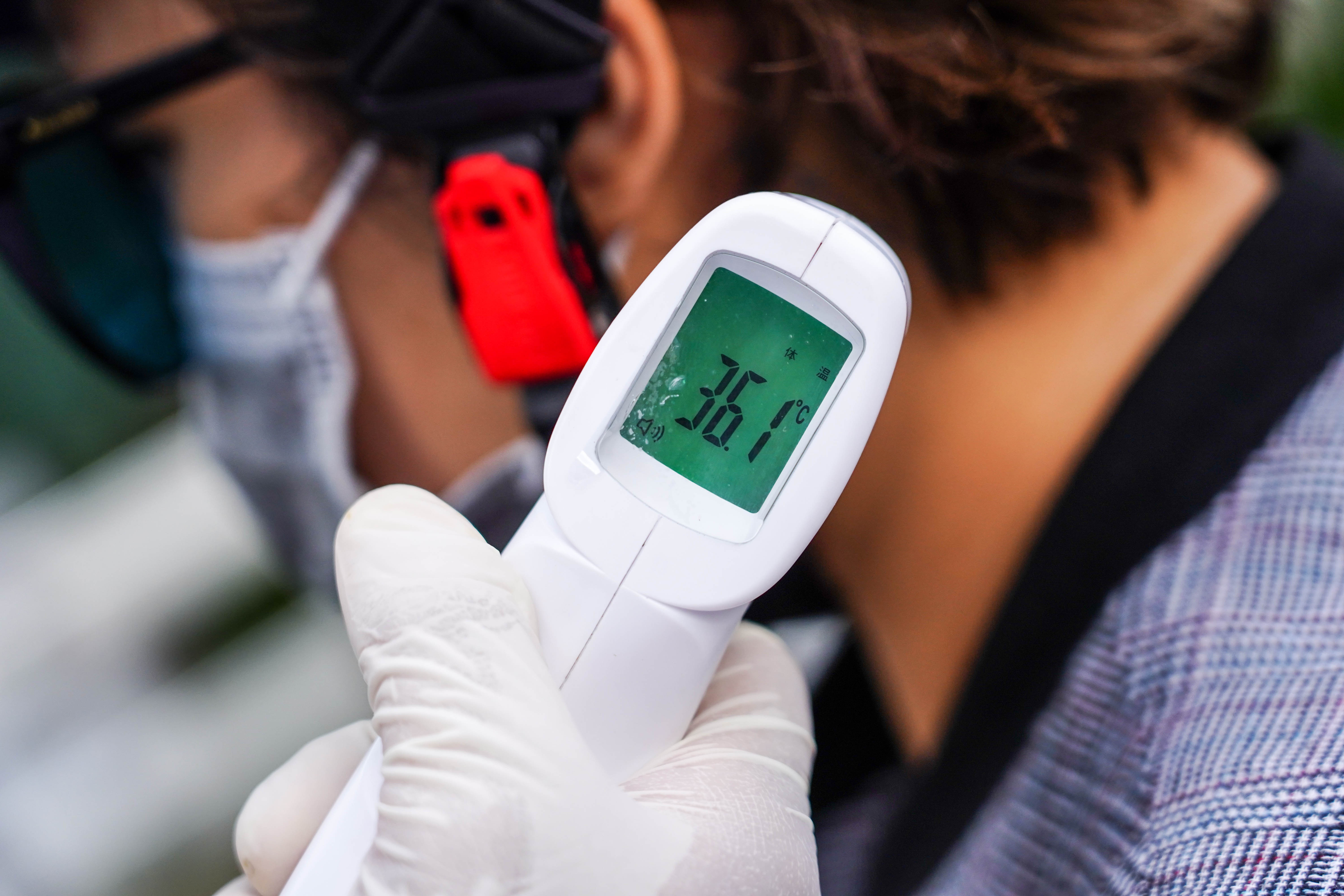 Phong toa 2 chung cu co ca nhiem Covid-19 anh 5