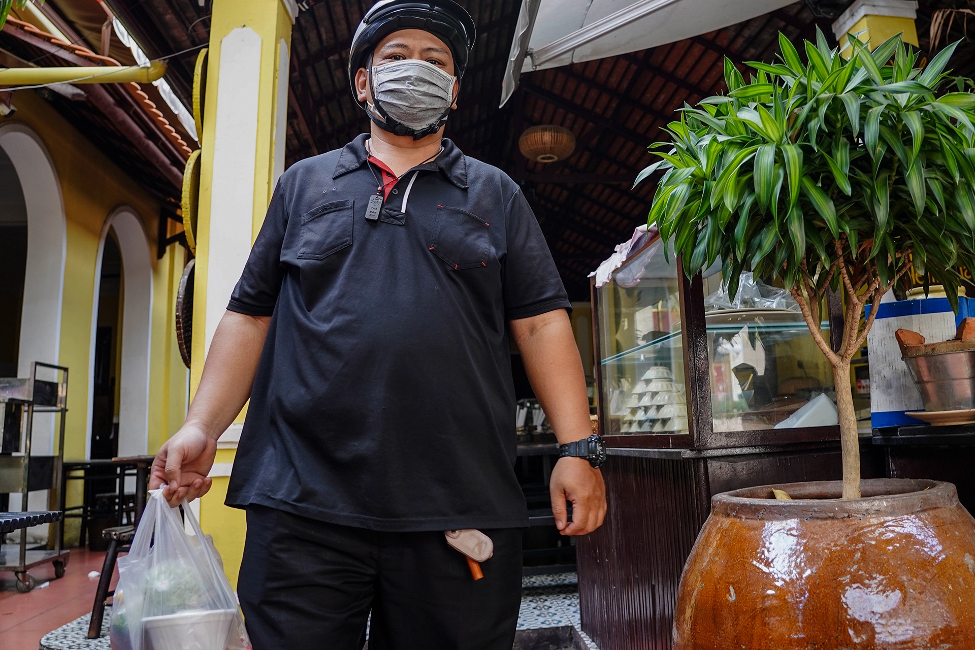 Ngung ban tai cho,  quan ho tro giao thuc an mien phi anh 3