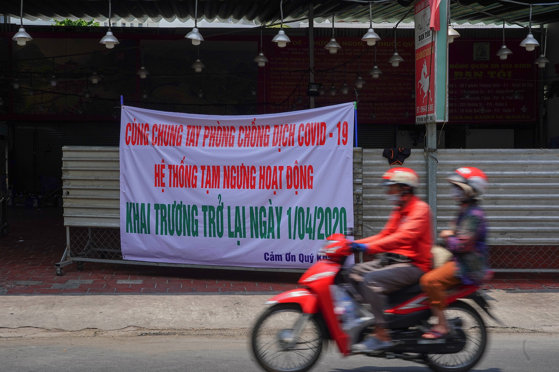 Ngung ban tai cho,  quan ho tro giao thuc an mien phi anh 1