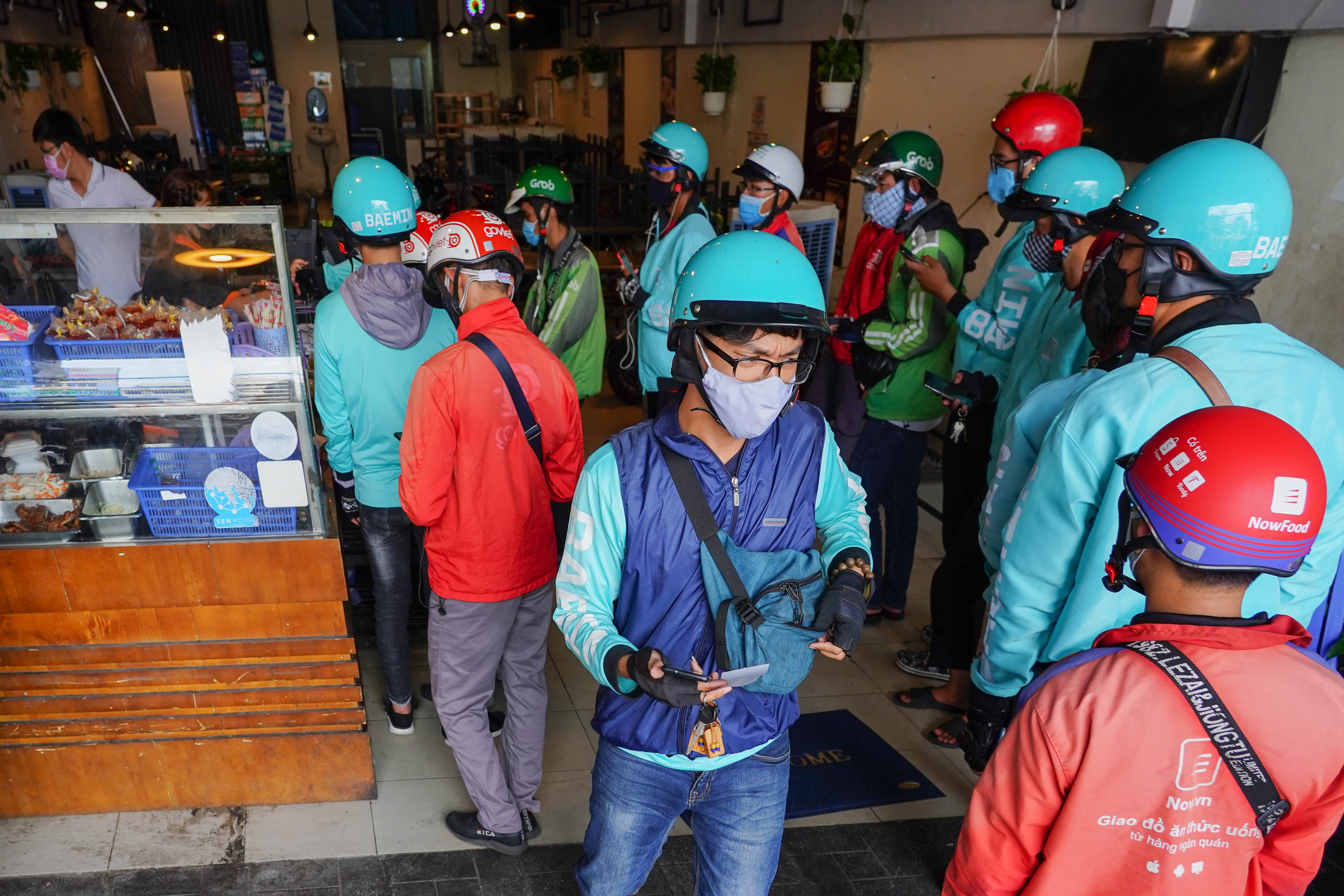 Ngung ban tai cho, quan an do xo giao thuc an mien phi hinh anh