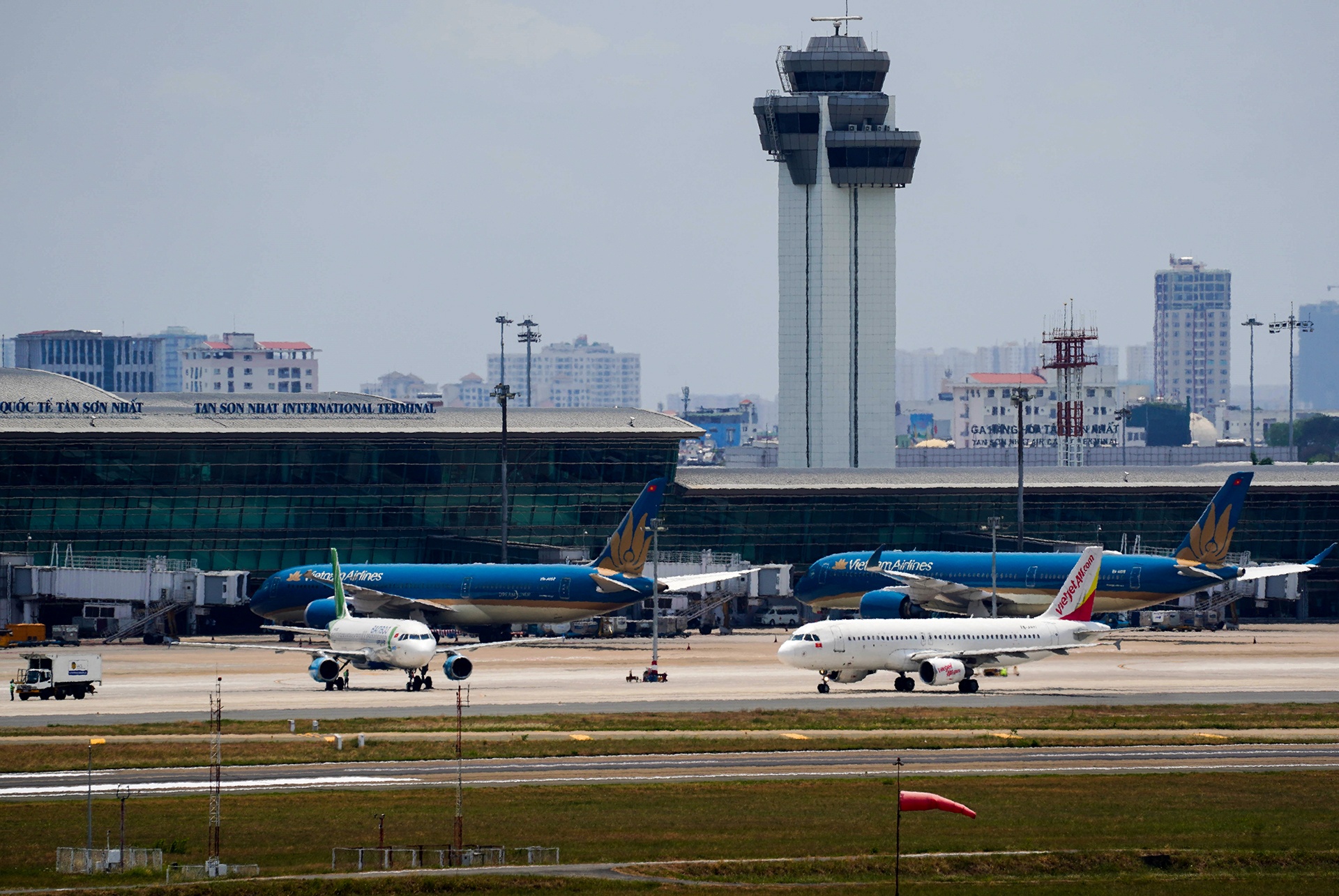 May bay do day tai san bay Tan Son Nhat anh 3