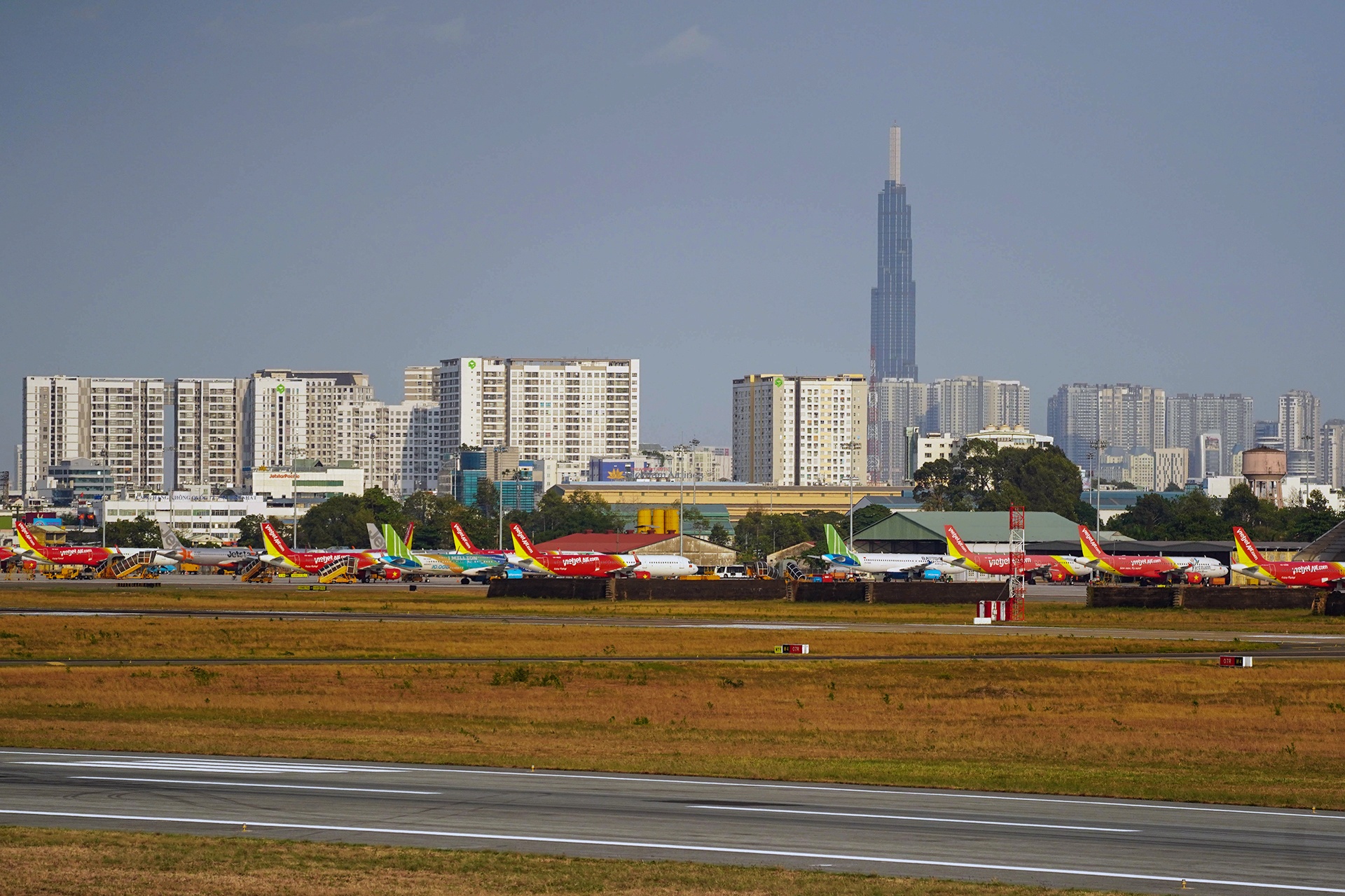 May bay do day tai san bay Tan Son Nhat anh 2