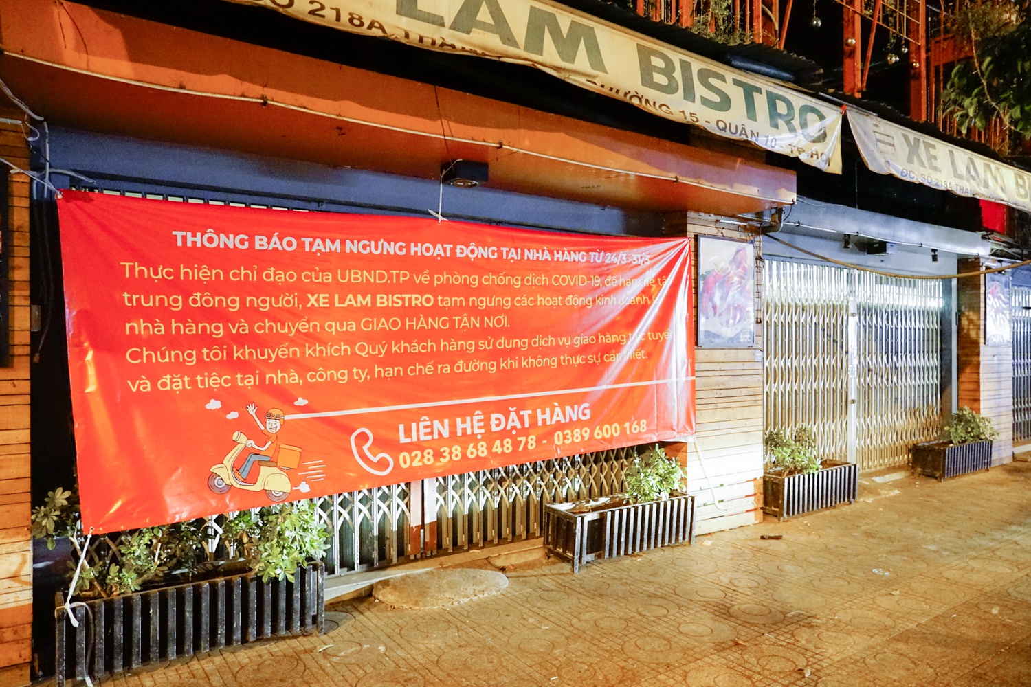 Bat chap lenh cam,  nhieu quan nhau o TP.HCM van dong khach anh 10