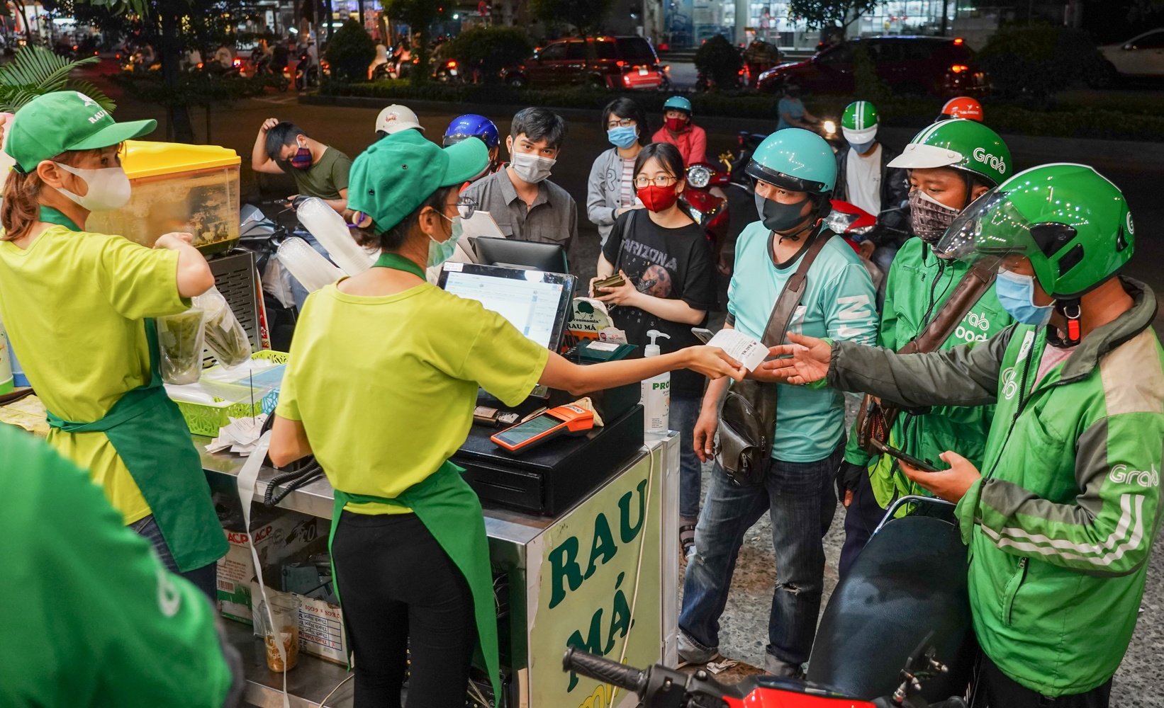 Dong quan chong dich Covid-19 anh 8