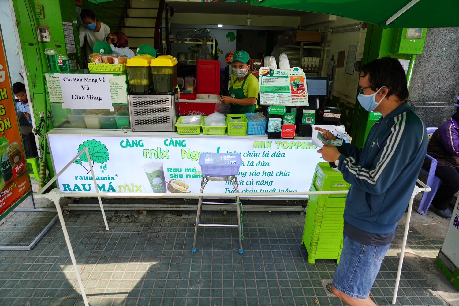 Cach ly xa hoi toan quoc anh 4