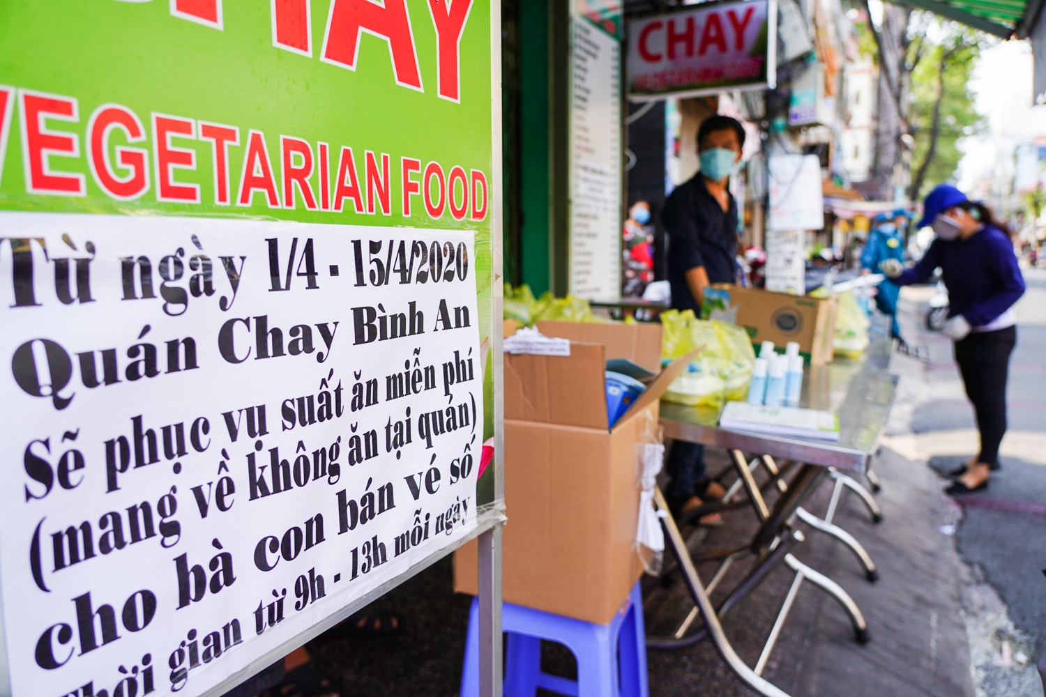 Com tu thien cho nhung nguoi mat viec vi dich Covid-19 anh 12