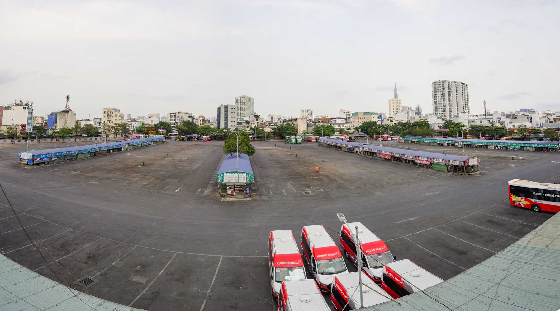 Trong vang khac thuong tai cac ben xe o TP.HCM hinh anh