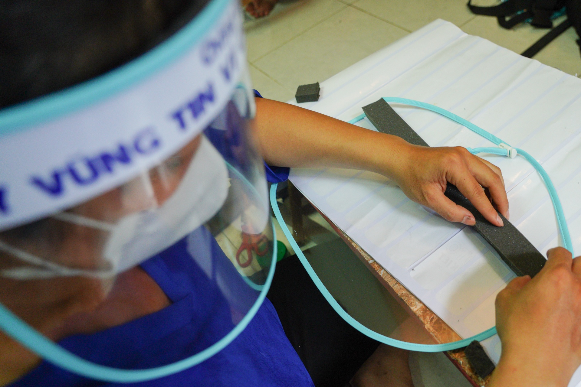 mat na chong dich covid-19 anh 6