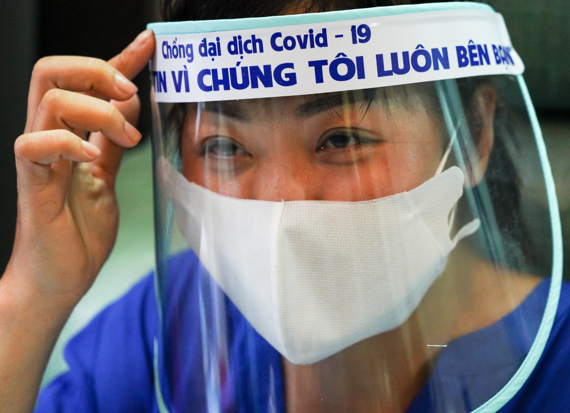 mat na chong dich covid-19 anh 10