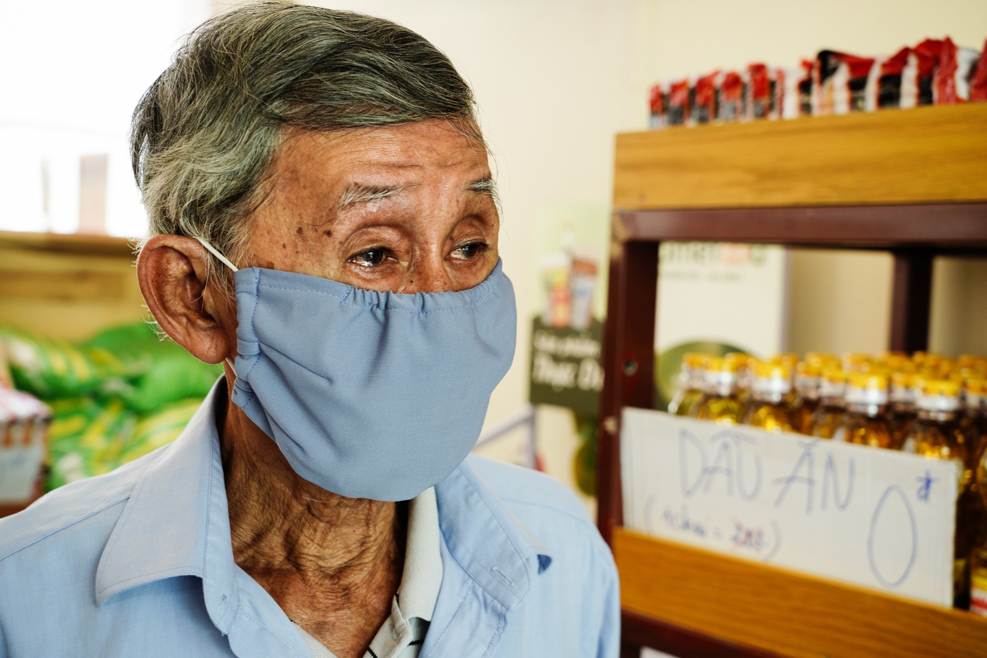 Nguoi dan TP.HCM roi nuoc mat khi duoc 'mua sam' o sieu thi 0 dong hinh anh