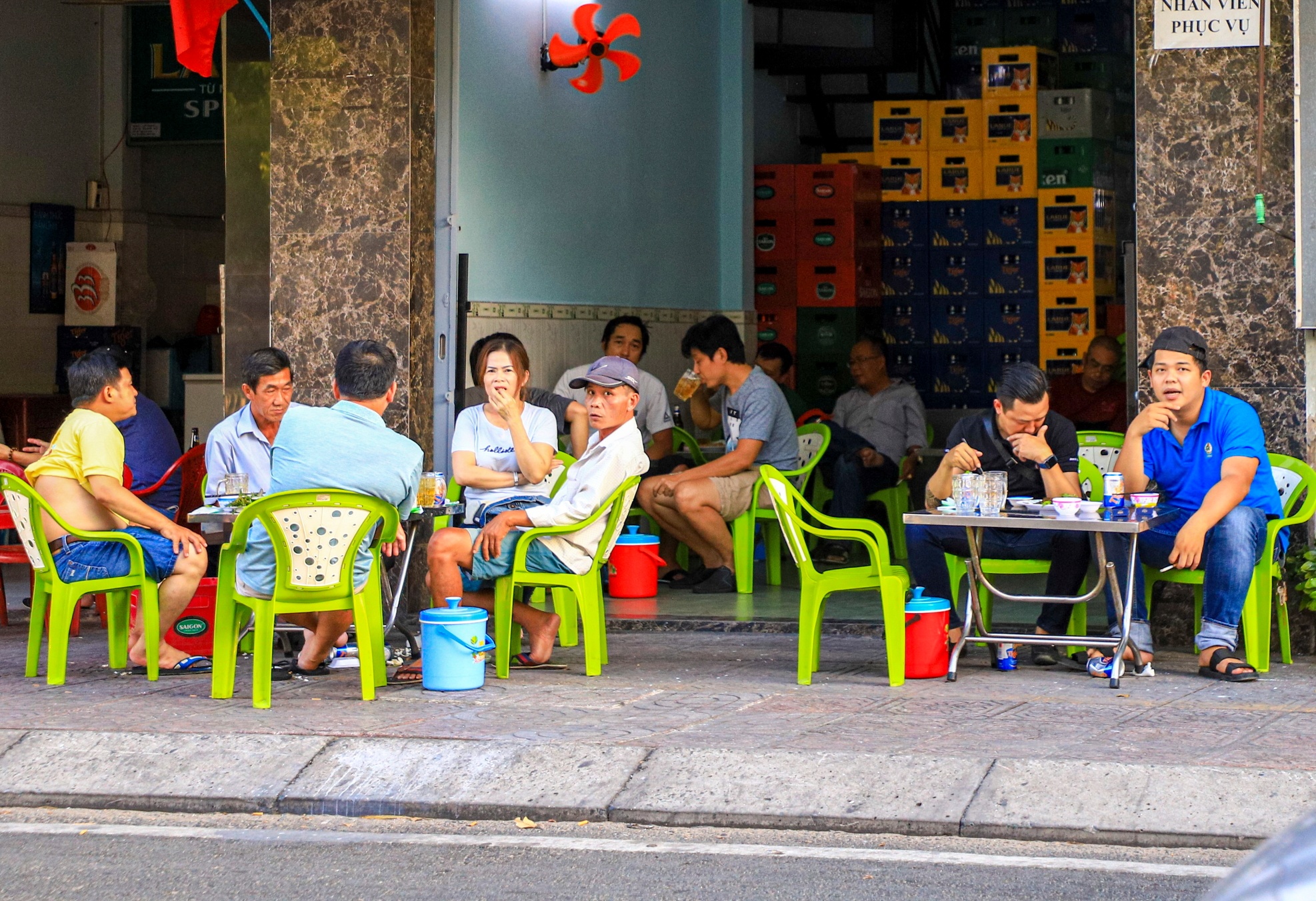 Quan nhau Sai Gon anh 1