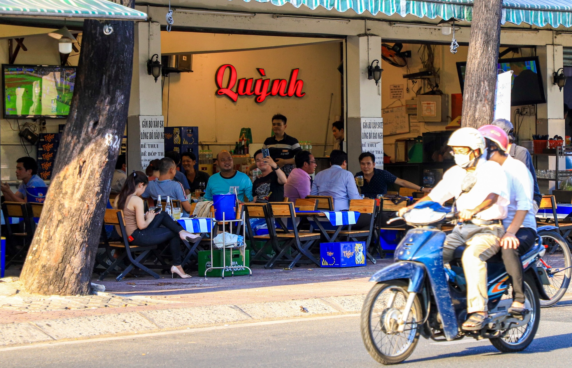 Quan nhau Sai Gon anh 4