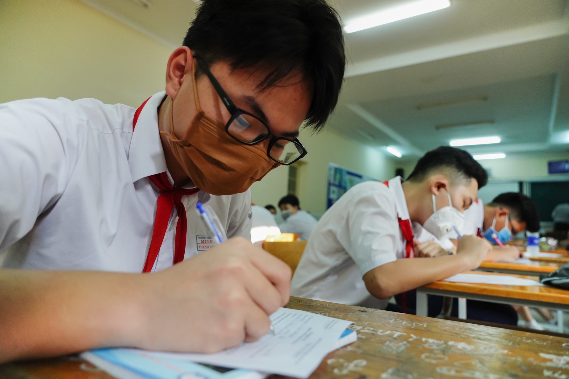 hoc sinh di hoc tro lai sau nghi dich anh 11