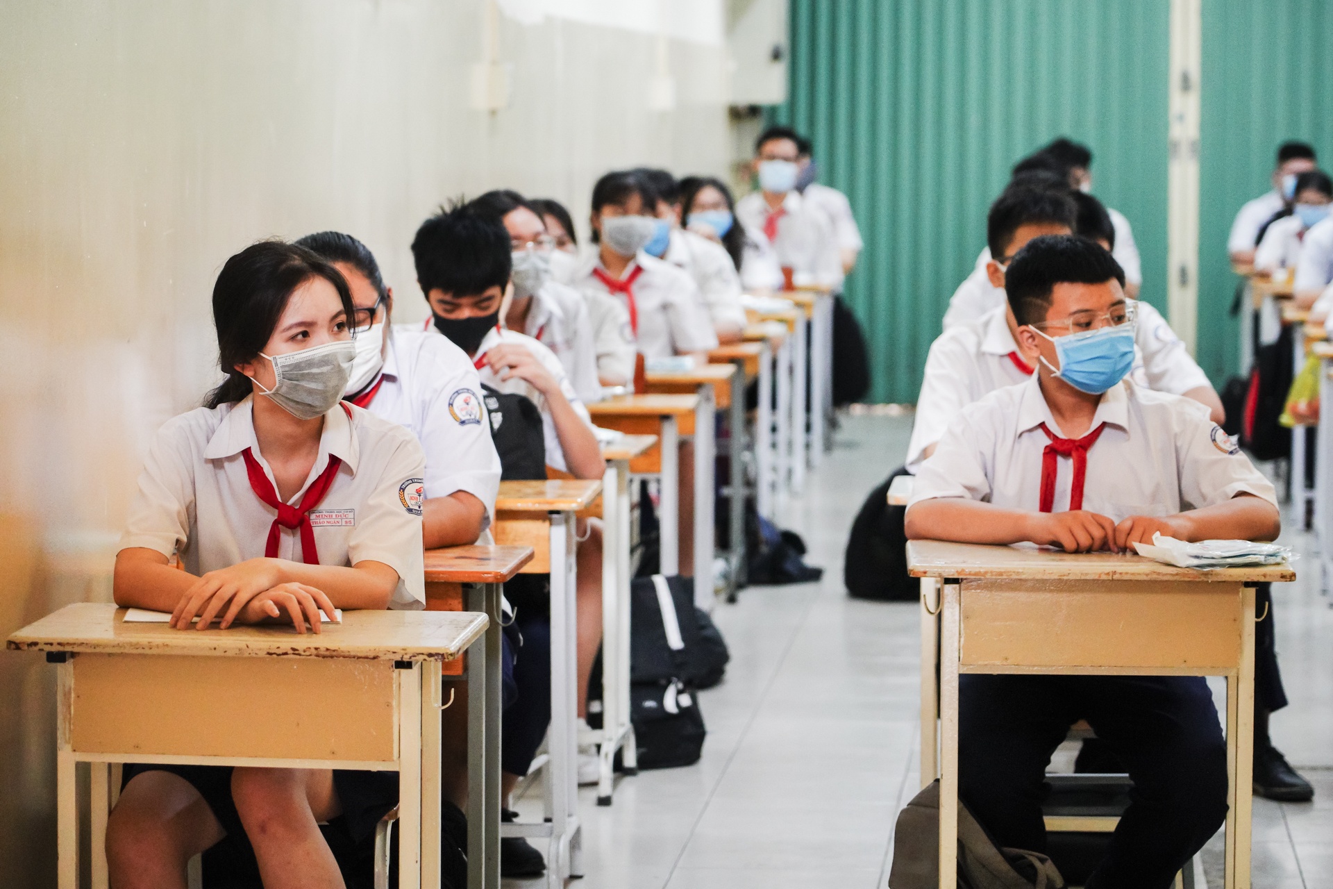 hoc sinh di hoc tro lai sau nghi dich anh 12