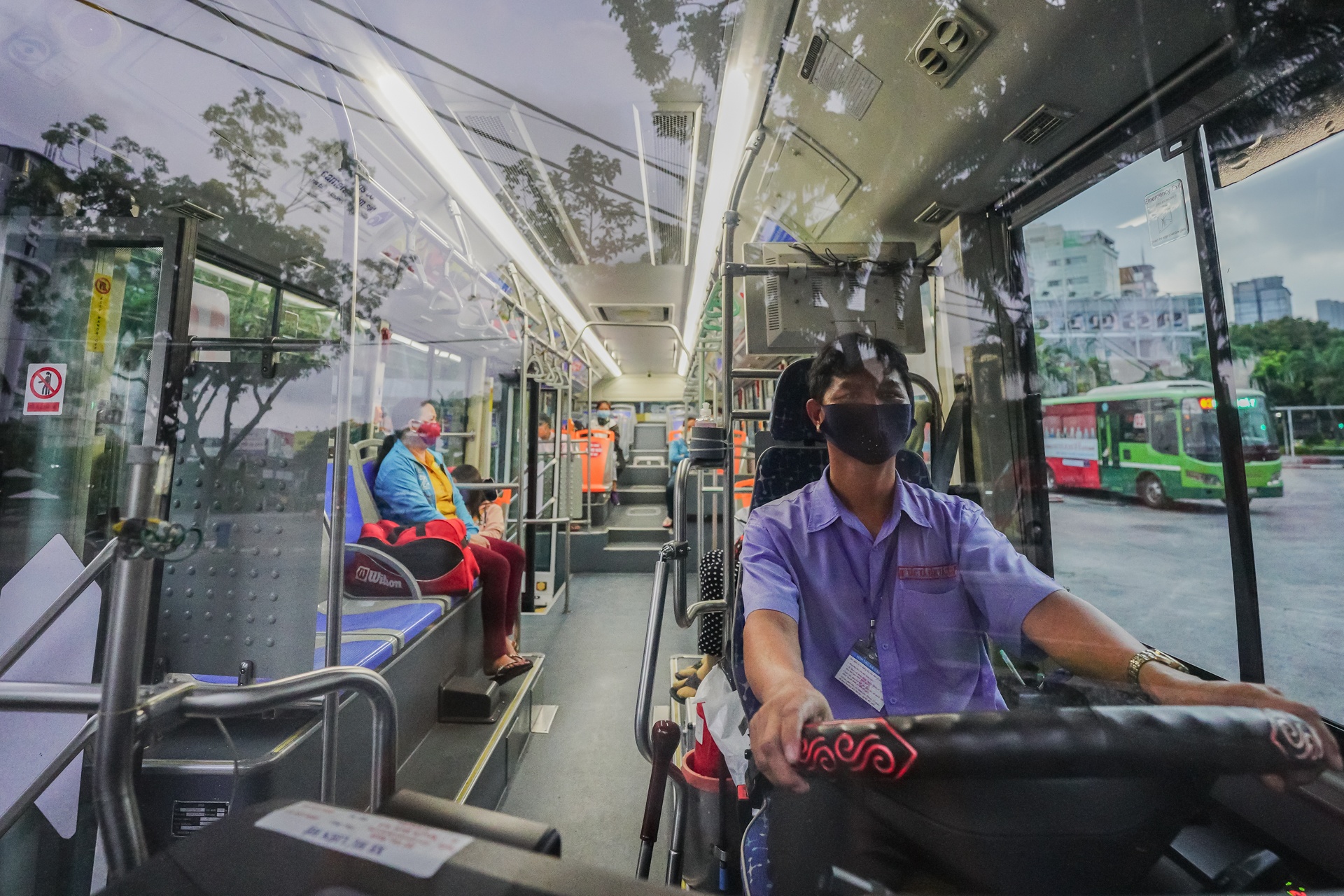 Xe buyt TP.HCM hoat dong tro lai anh 7